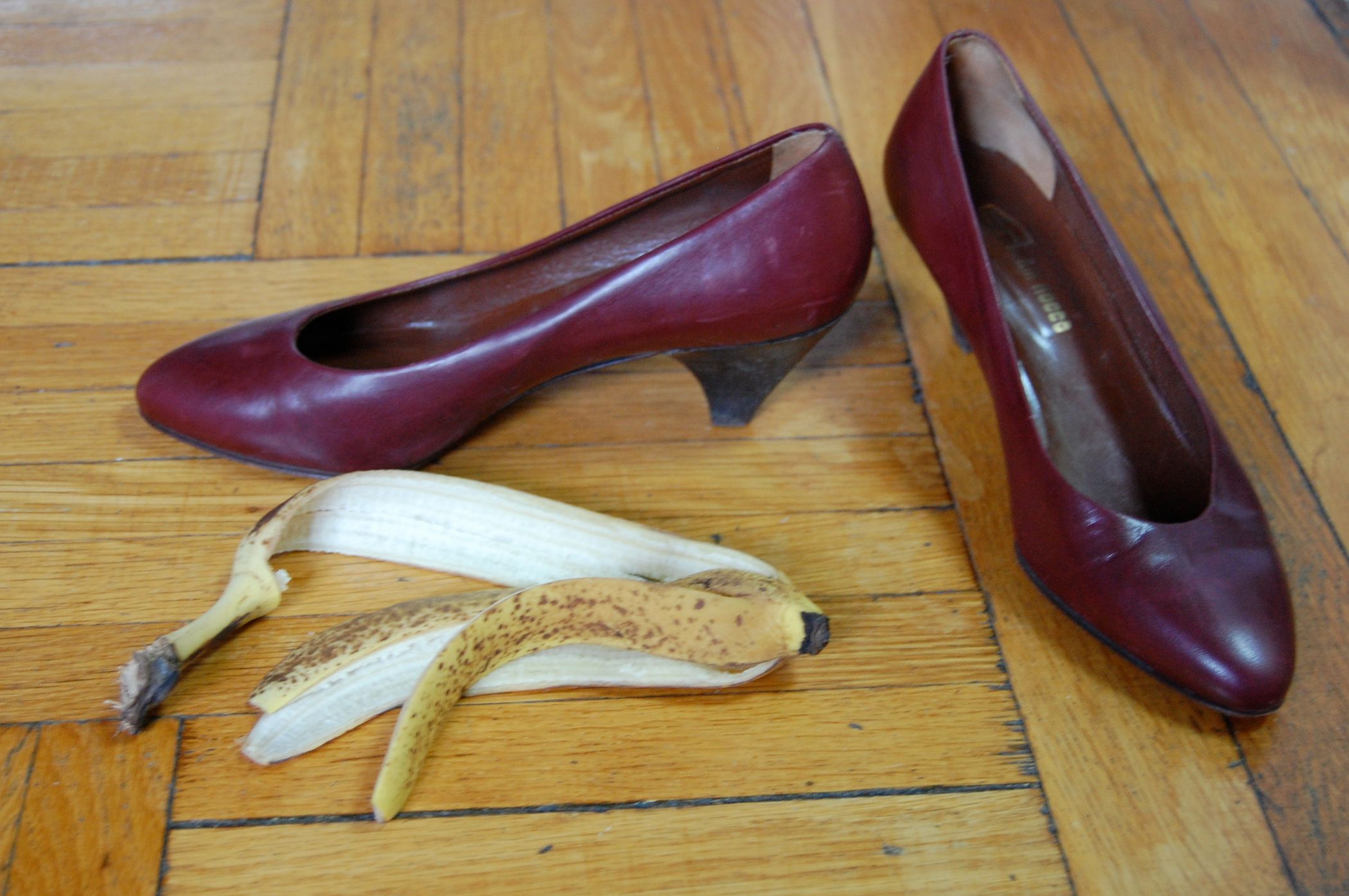Shine Your Shoes With Bananas or Crayon Shoe Polish UPDATED 3