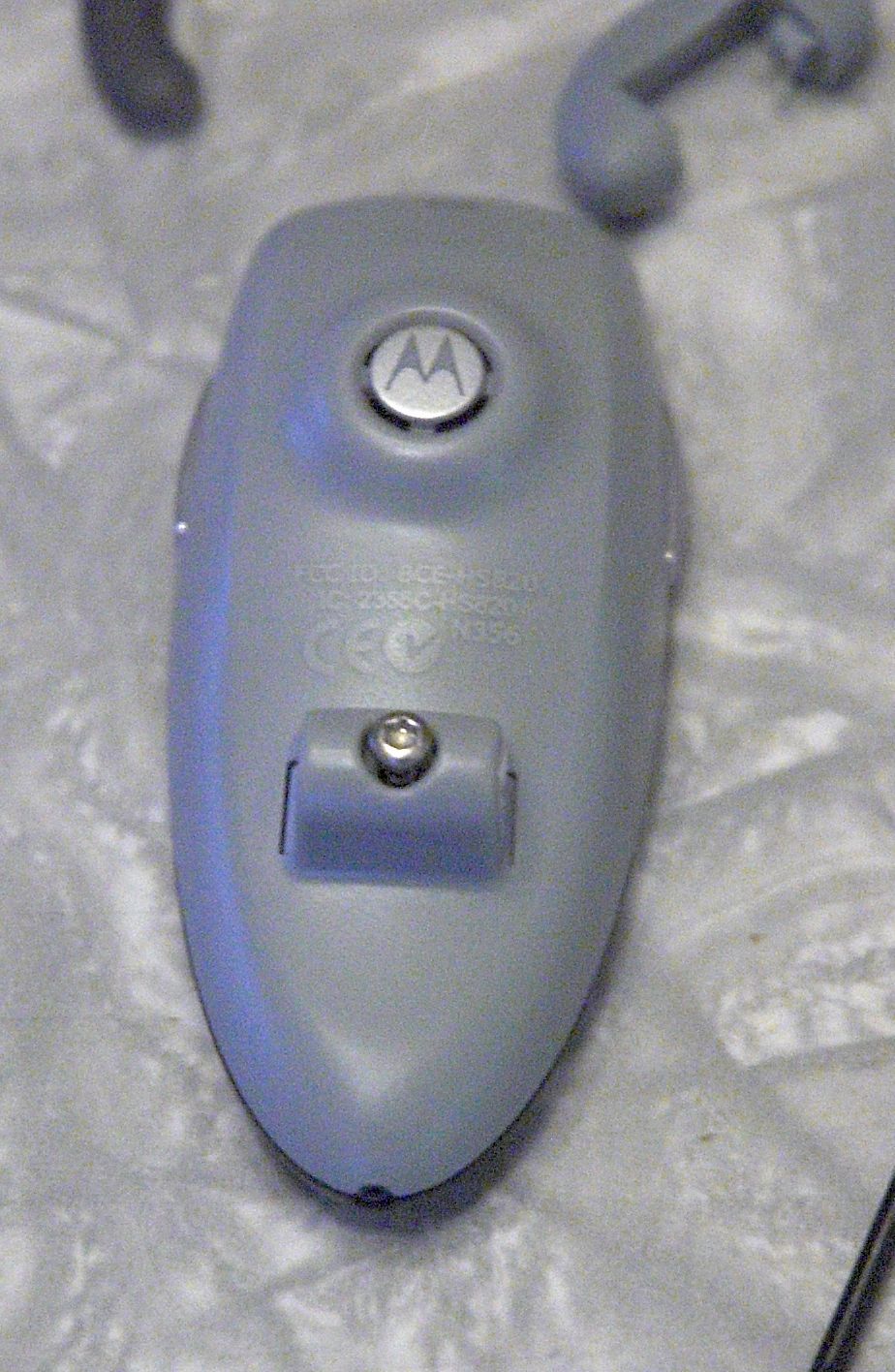Cracking Open the Motorola HS820 Bluetooth Headset : 6 Steps - Instructables