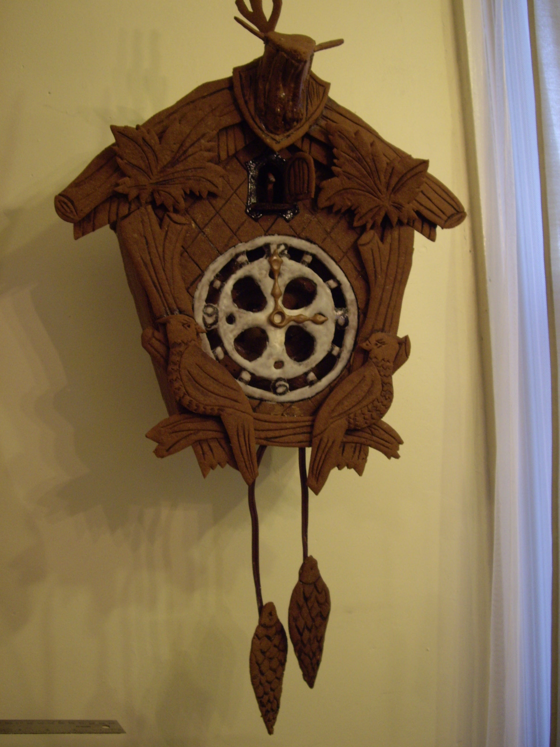 Edible Gingerbread Cuckoo Clock With Internal Gears 9 Steps (with