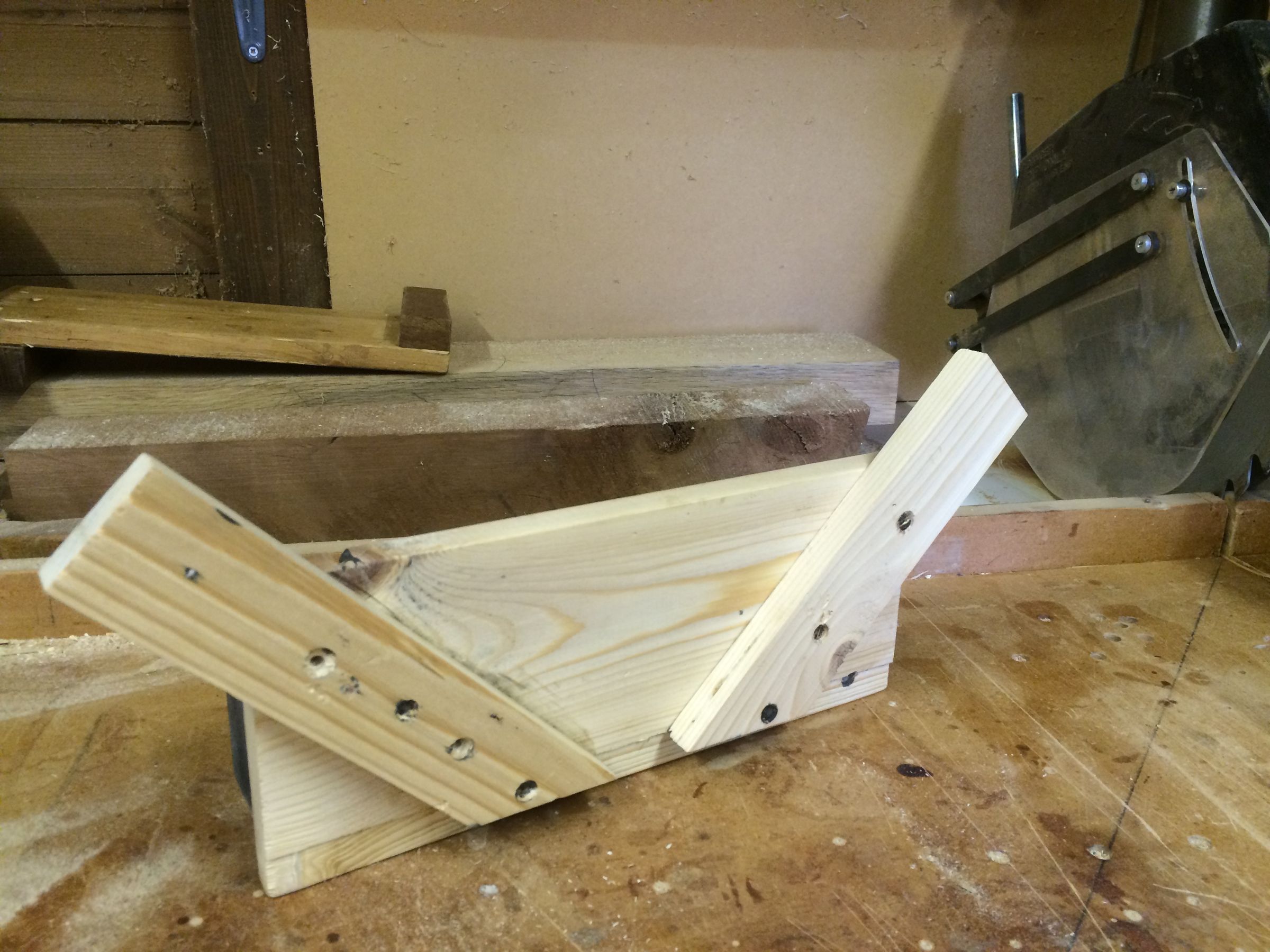 How to Make a Spline Jig (Use With Table Saw OR Router) 4 Steps (with