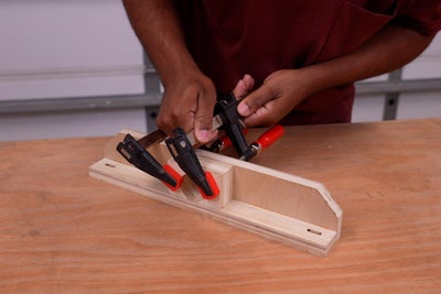 Seção de entalhe para coleta de bits e poeira