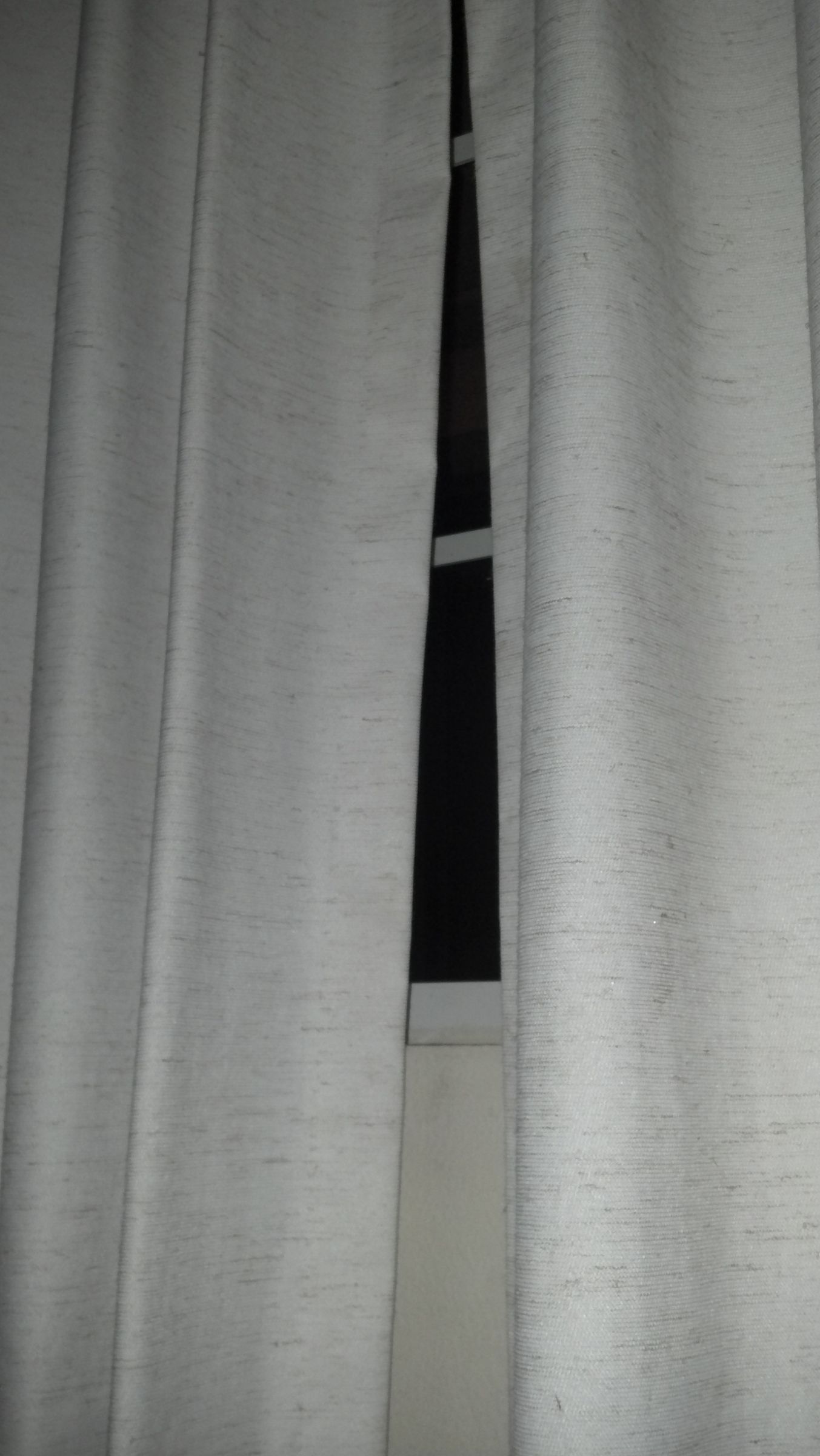 Close That Gap in Hotel Curtains Instructables