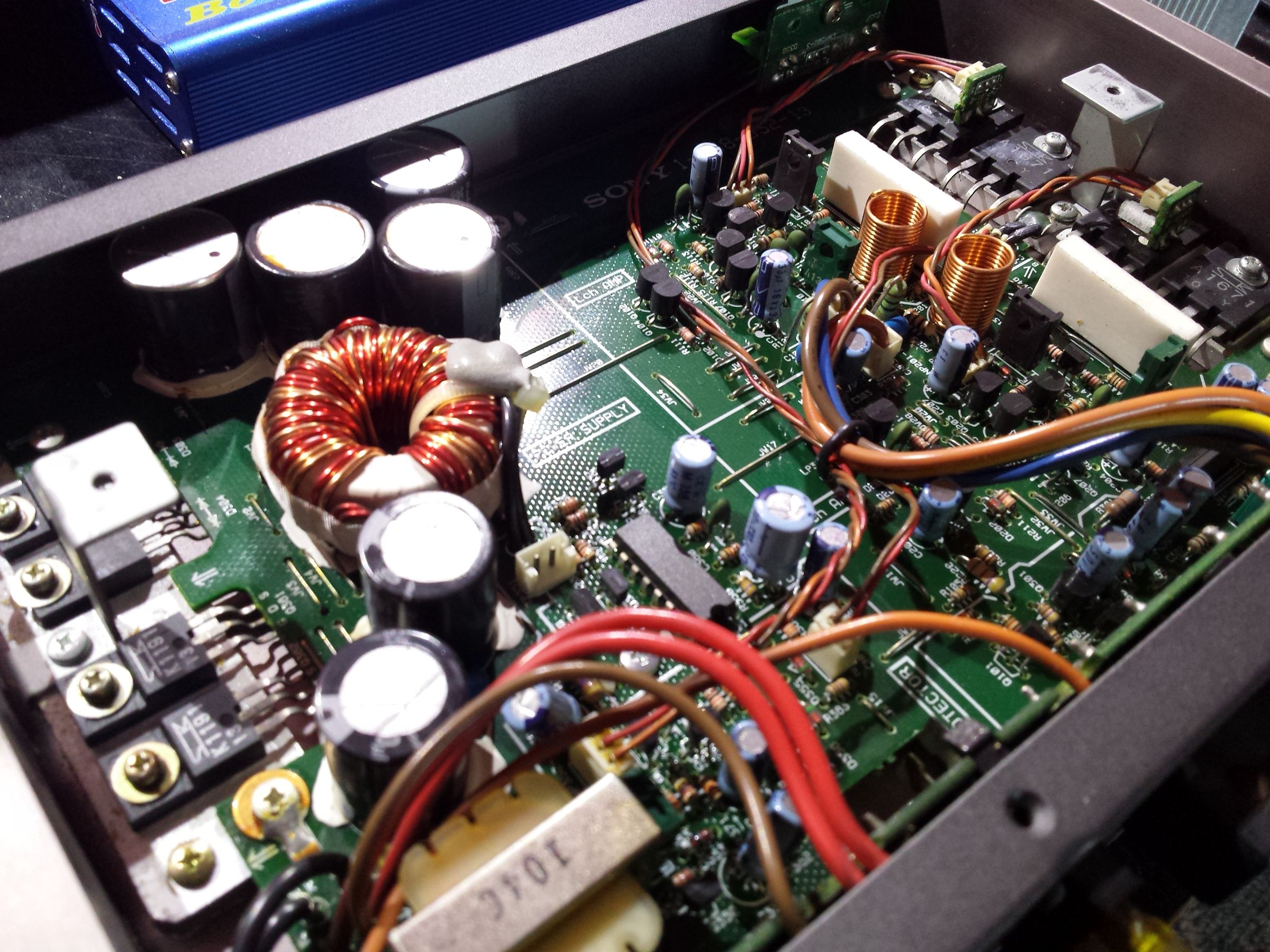 How to Properly Hook Up a Car Amplifier Inside the House 6 Steps