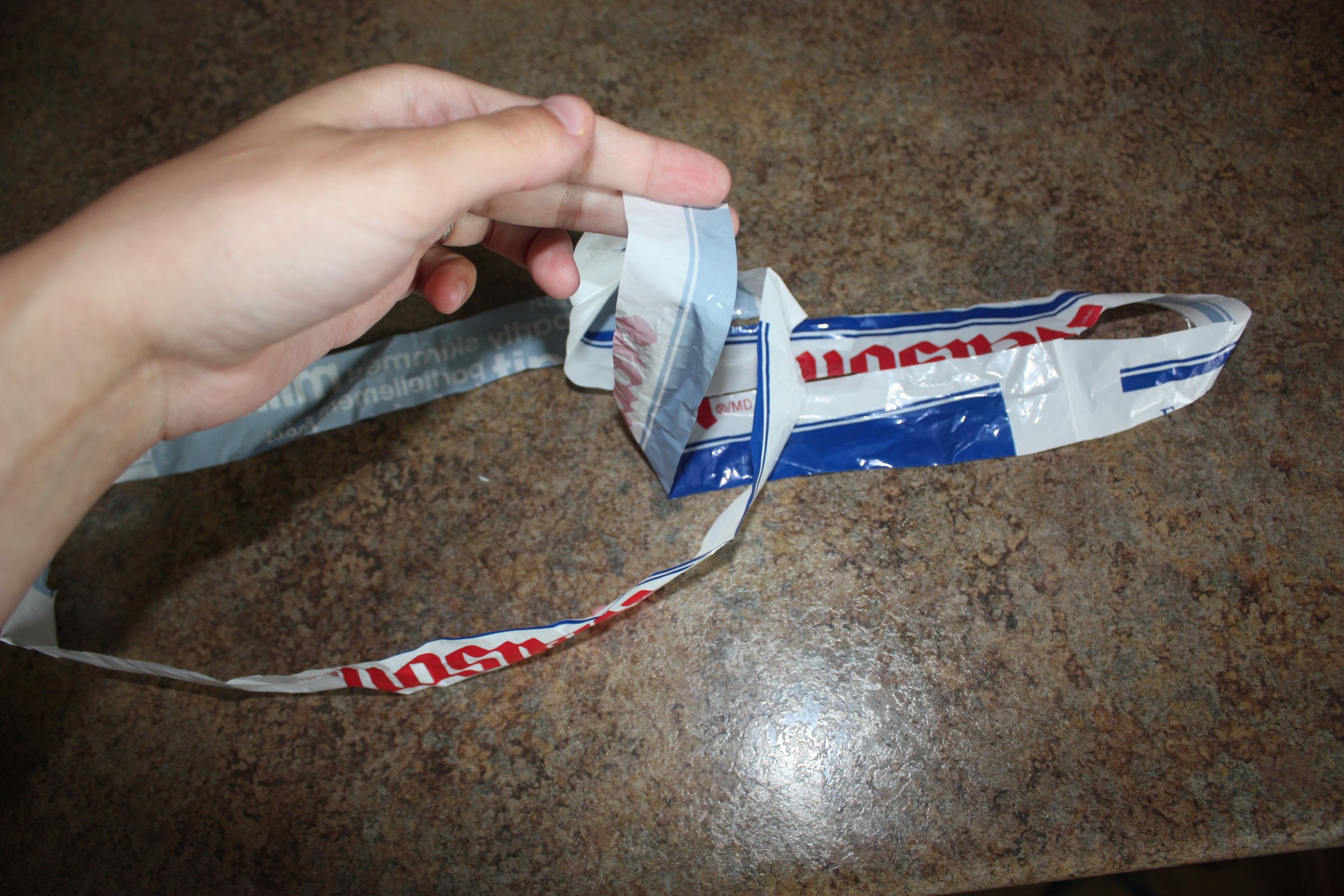 Making Milk Bag Mats Mats 4 Haiti 4 Steps (with Pictures