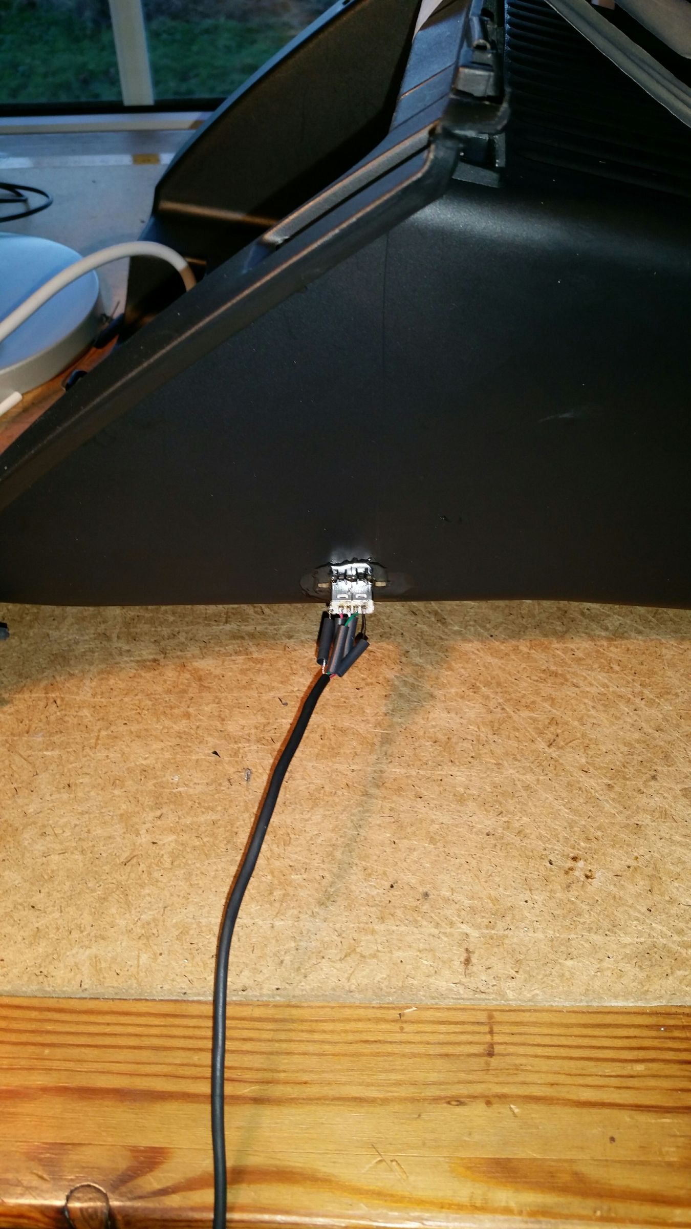 USB Power Socket in the Car : 6 Steps (with Pictures) - Instructables