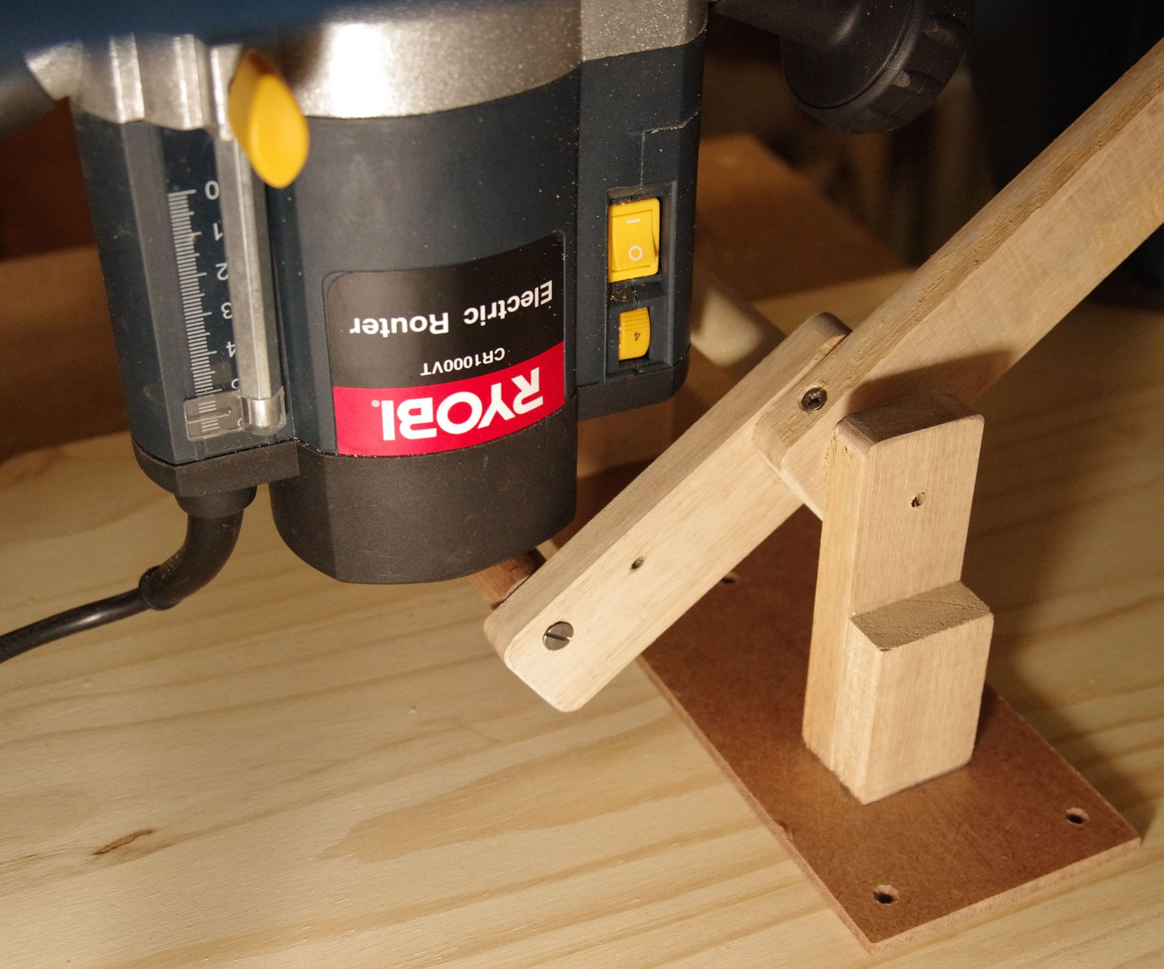 Simple Router Lift (with Pictures 