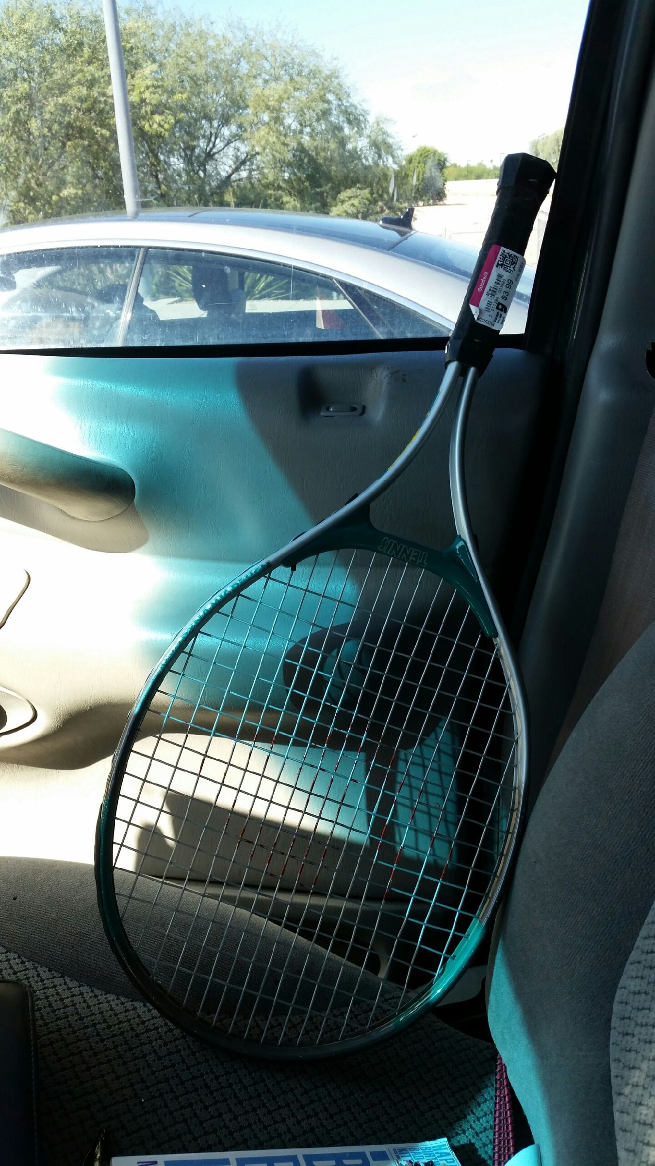 Cowboy Hat Holder for Truck (using a Tennis Racket) 6 Steps
