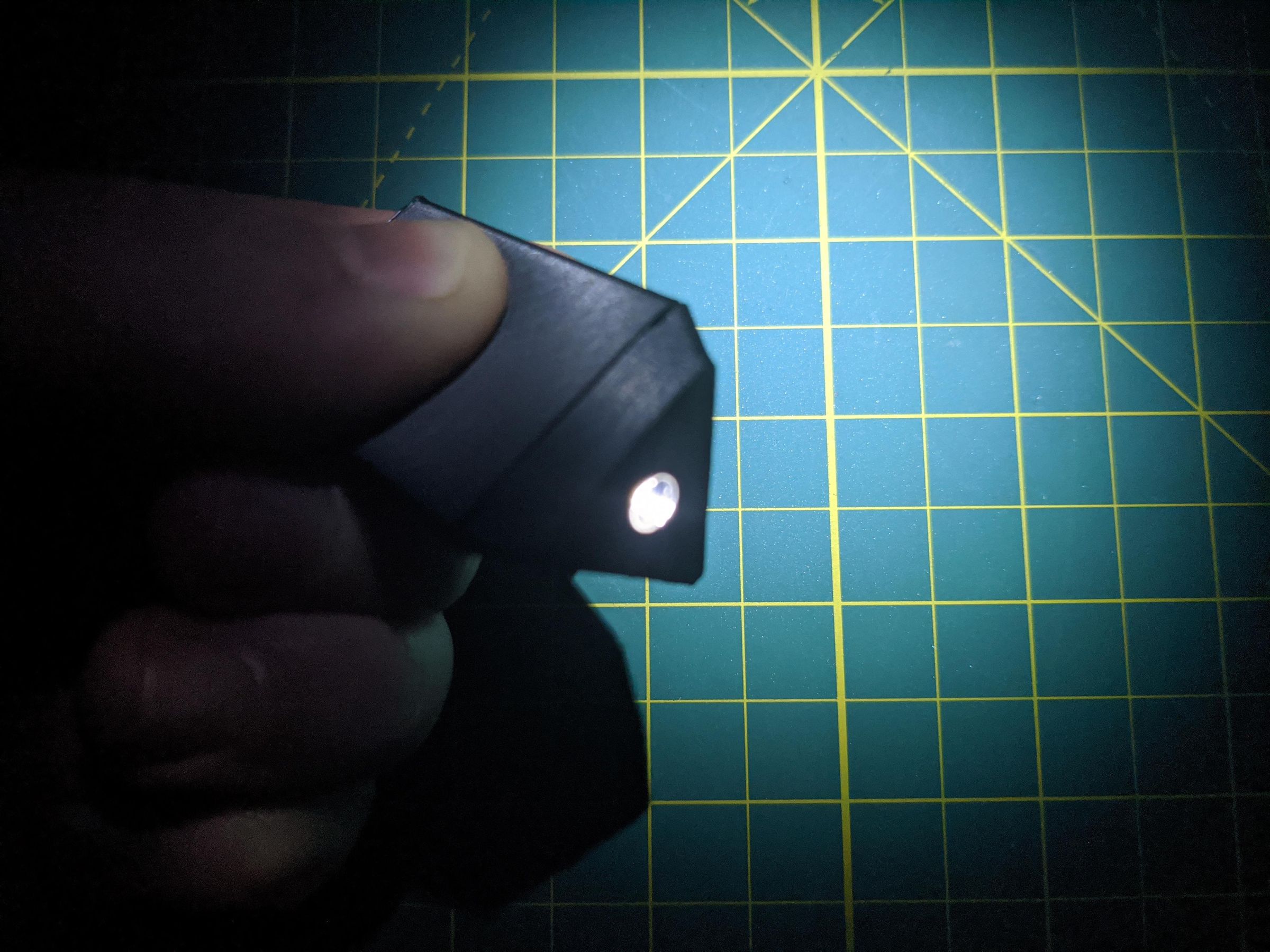 Flexlight a Solderfree Coin Cell LED Flashlight 3 Steps (with