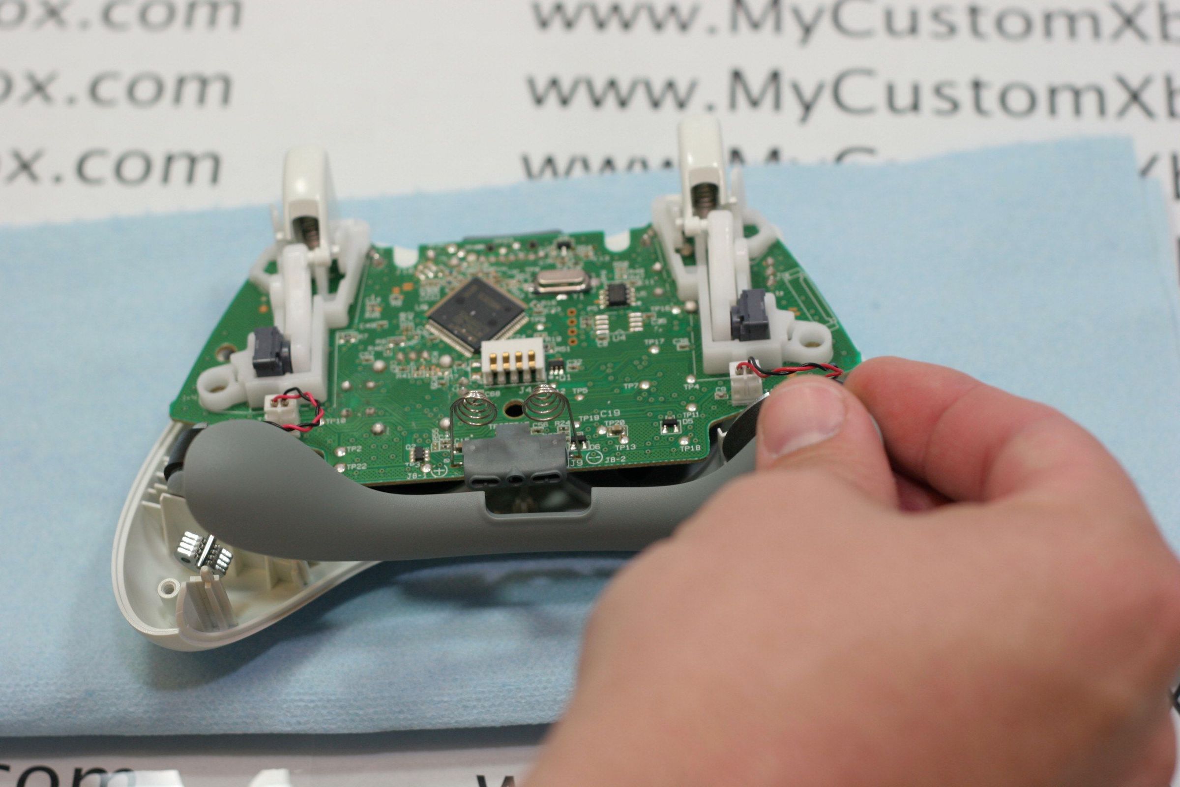 How to Disassemble an Xbox 360 Wireless Controller 18 Steps