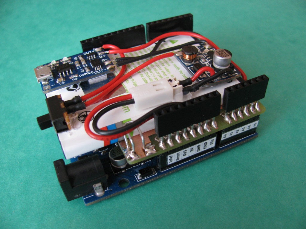 Arduino аккумулятор. Ардуино от батареек. аккумулятор для ардуино. батарейка для ардуино. ибп для ардуино.