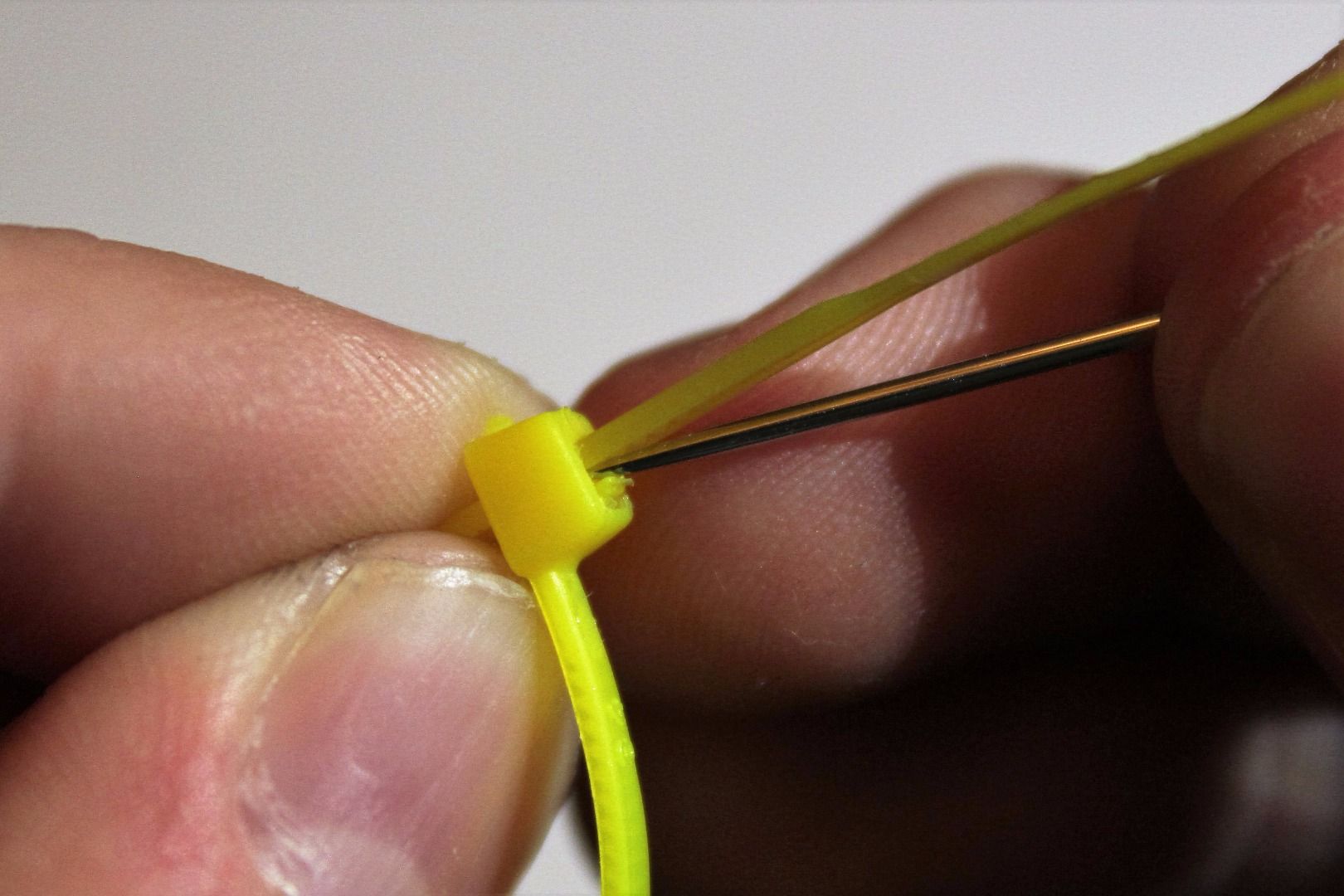 How To Remove A Zip Tie Without Scissors HOWOTRE
