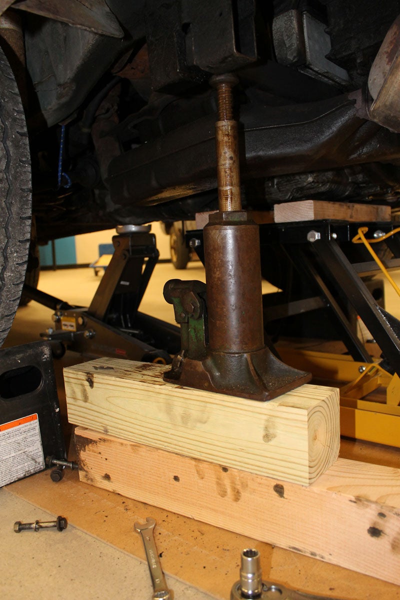 Removing the Engine and Transmission Together From a VW Type II Bay