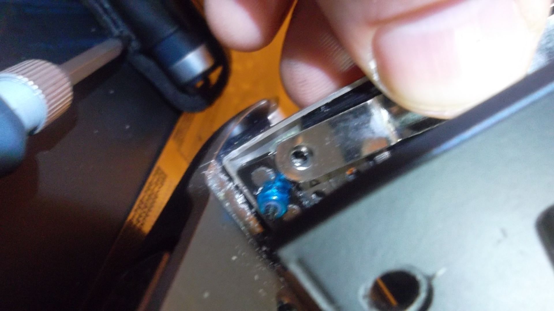 Repair Broken Hinges/case of Asus U46EBAL5 Laptop 8 Steps