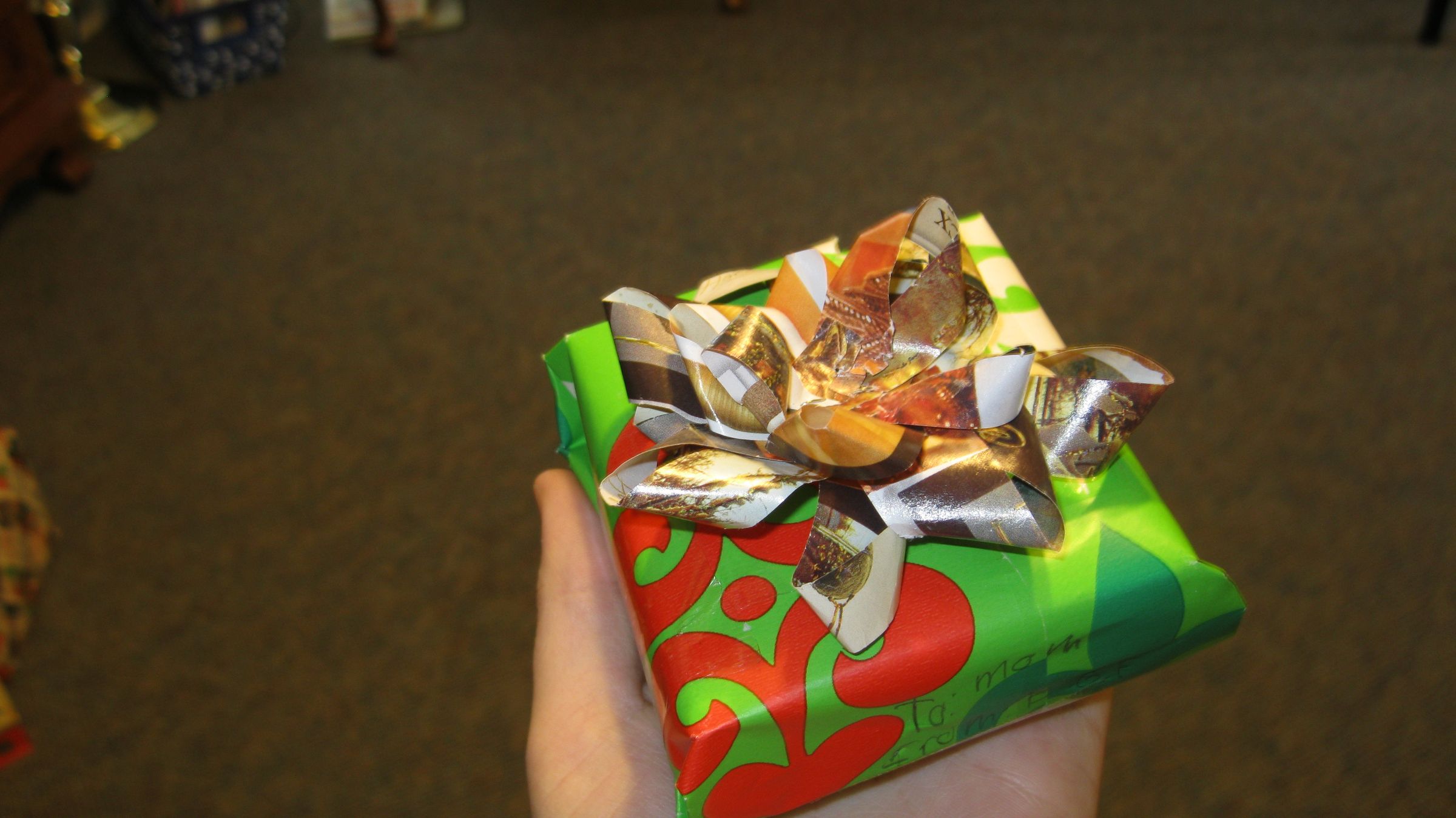 How to (Successfully) Hide a Gift! 7 Steps (with Pictures