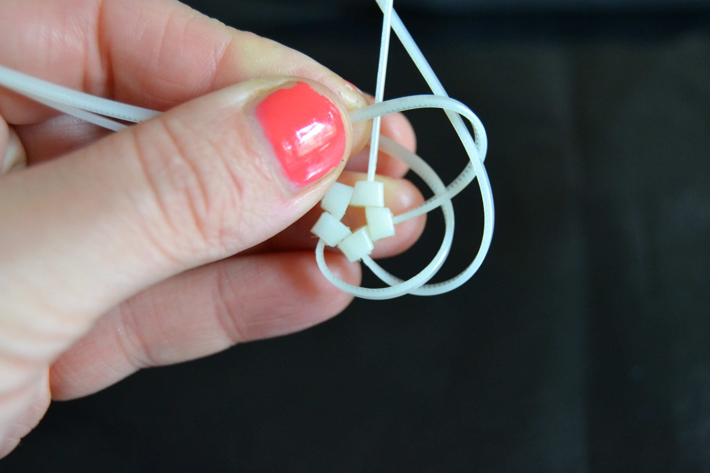 how to use zipper tie