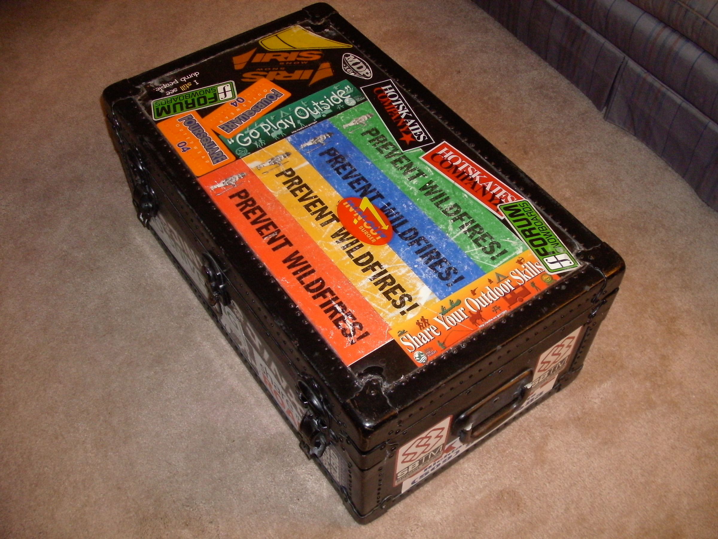 Plexiglass + Trunk = Coffee Table 4 Steps Instructables