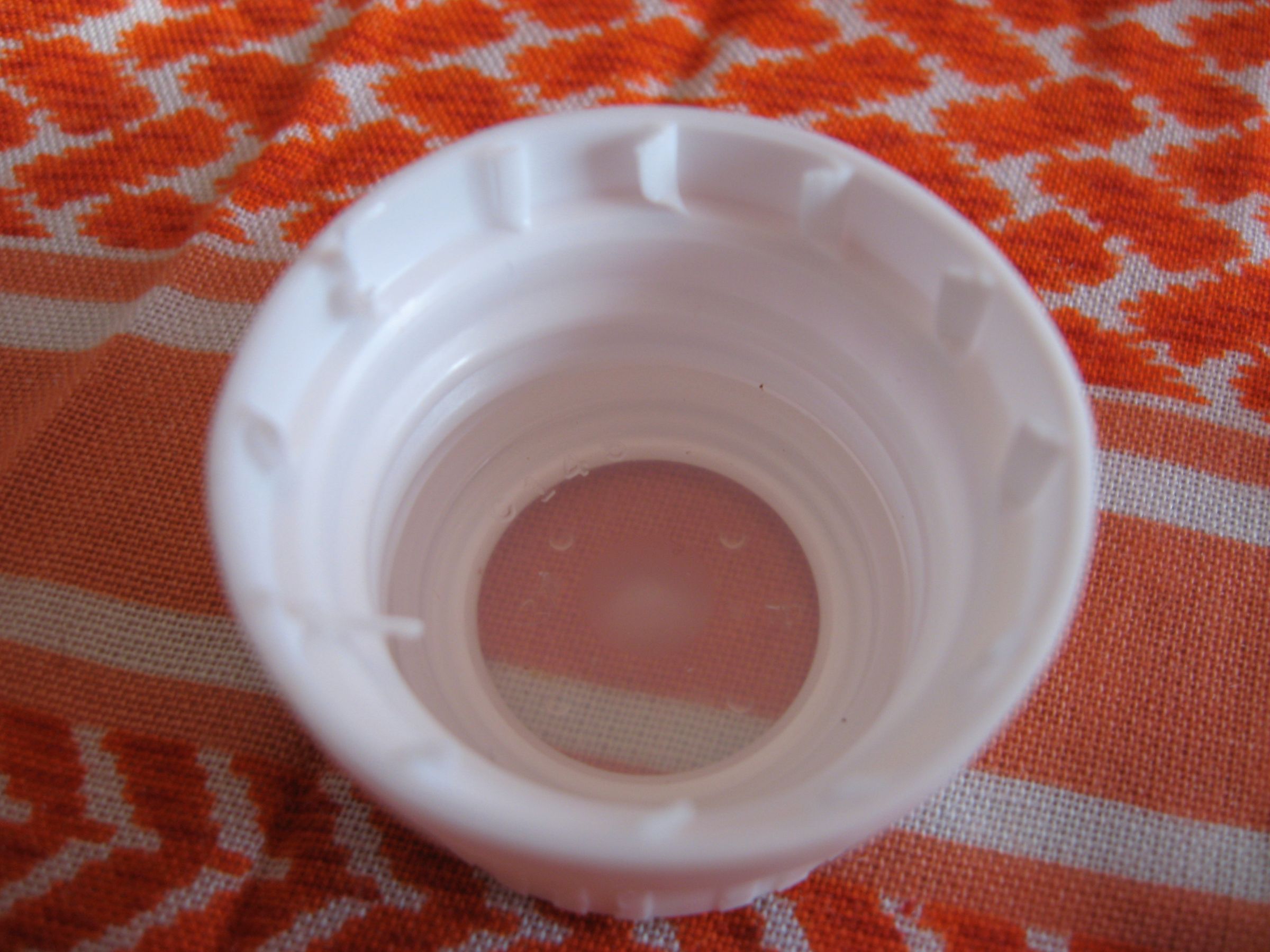 How to Remove the Cap on a Swiffer WetJet Cleaner Bottle. 3 Steps