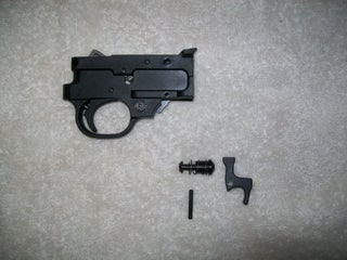 How to Dis/Reassemble the Ruger 10/22 Trigger Assembly : 8 ...