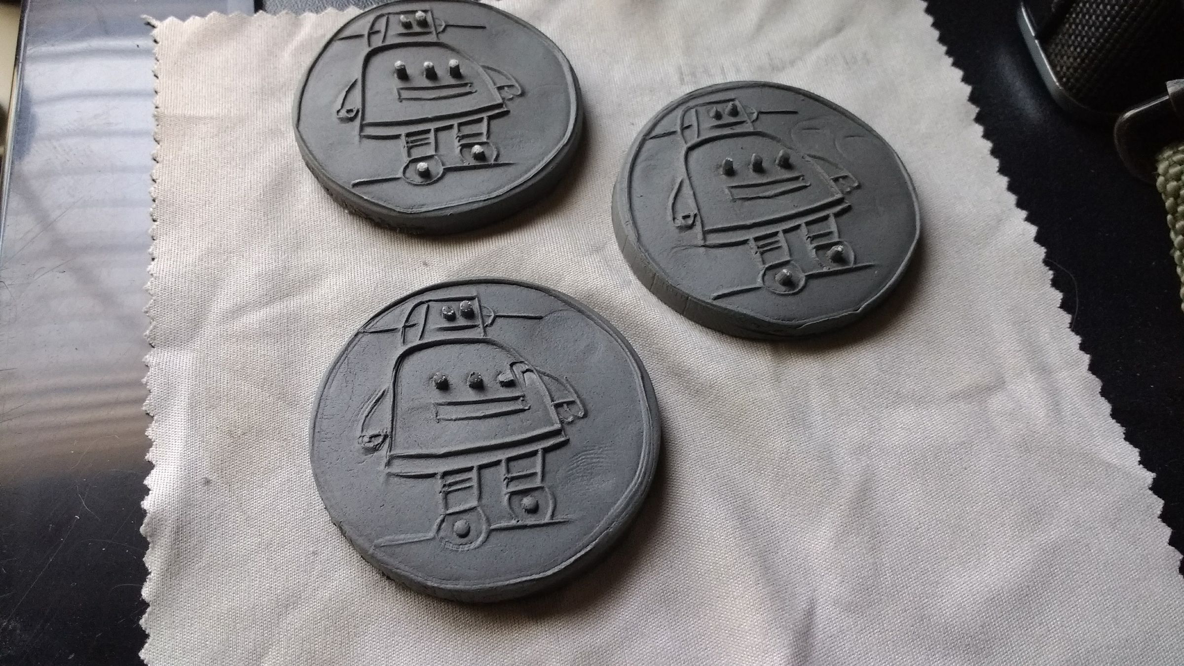 Make Your Own Challenge Coin or Geocaching Token : 13 Steps (with ...