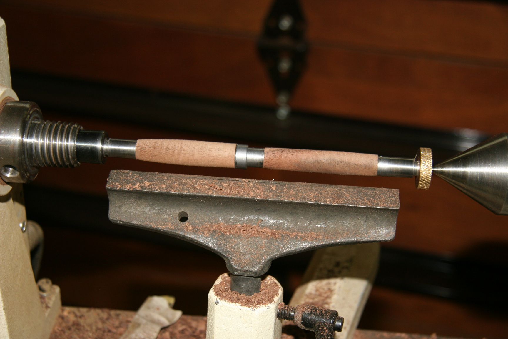 Turrning a European Style Wooden Pen 4 Steps (with Pictures