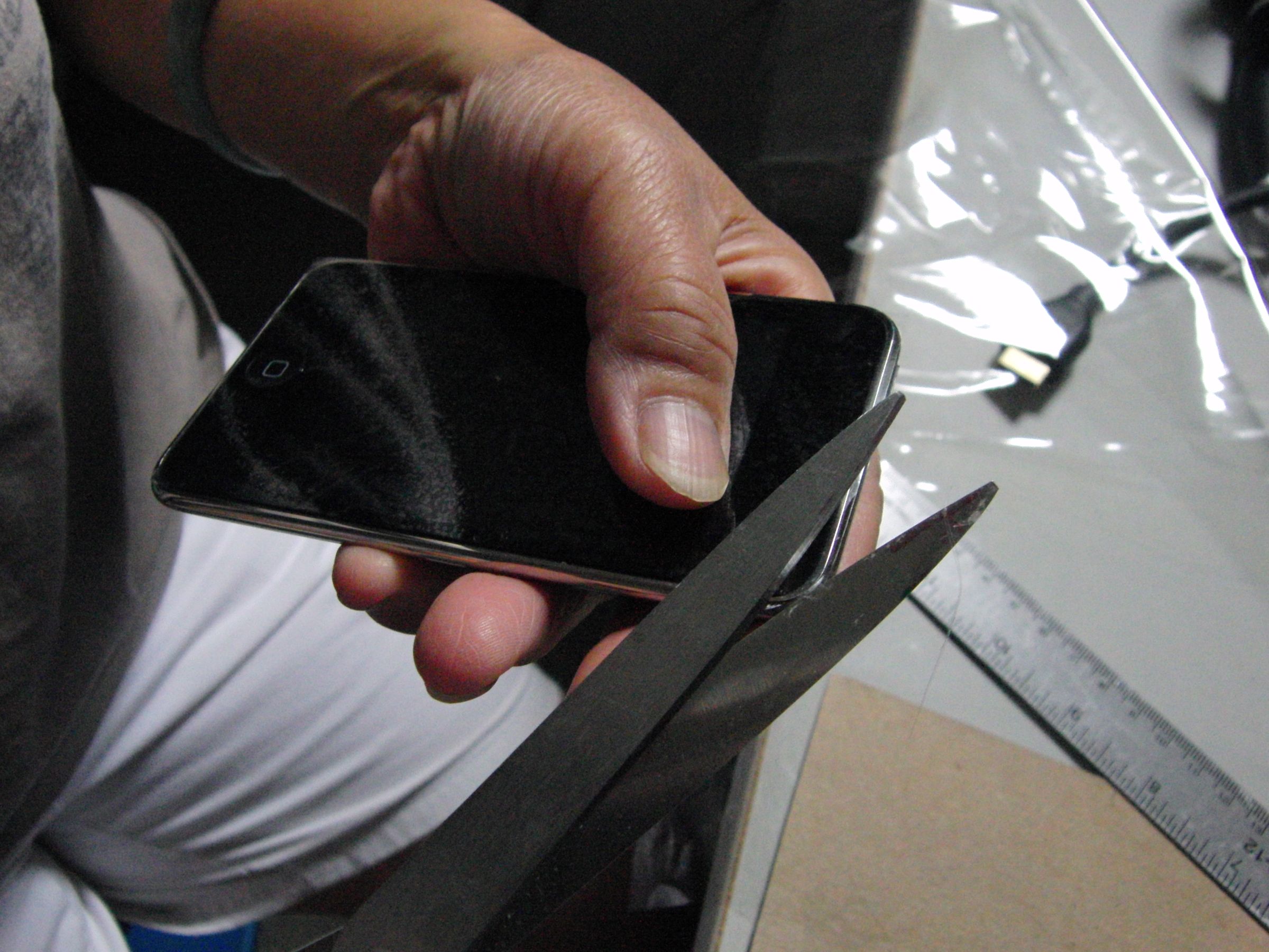 How to Make Your Own Screen Protector (for Less Than a Nickel!) 4