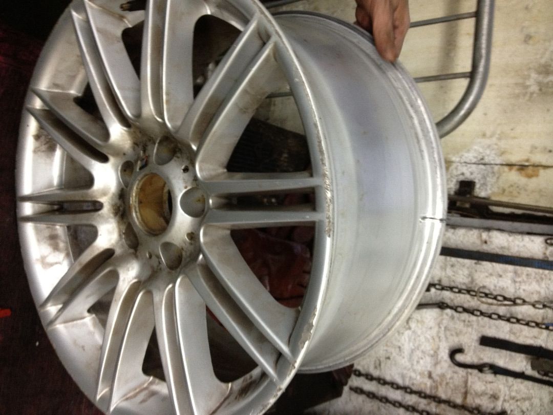 How to Repair a Cracked Alloy Wheel : 4 