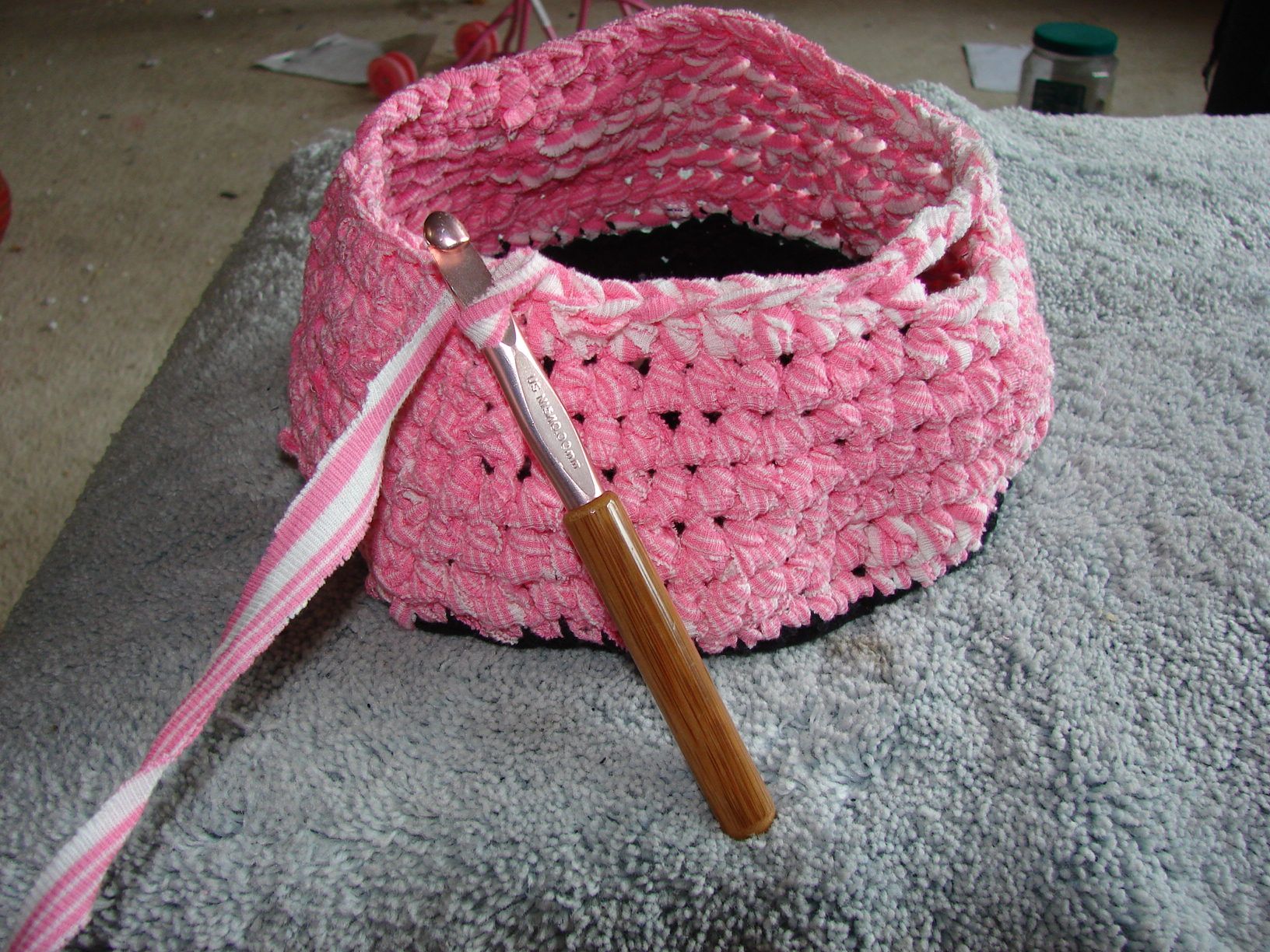How to Crochet a Basket With Tshirt Yarn 17 Steps Instructables