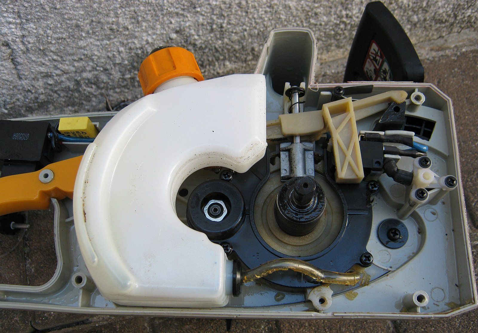 Fix an Electric Chainsaw Dripping Oil 4 Steps Instructables