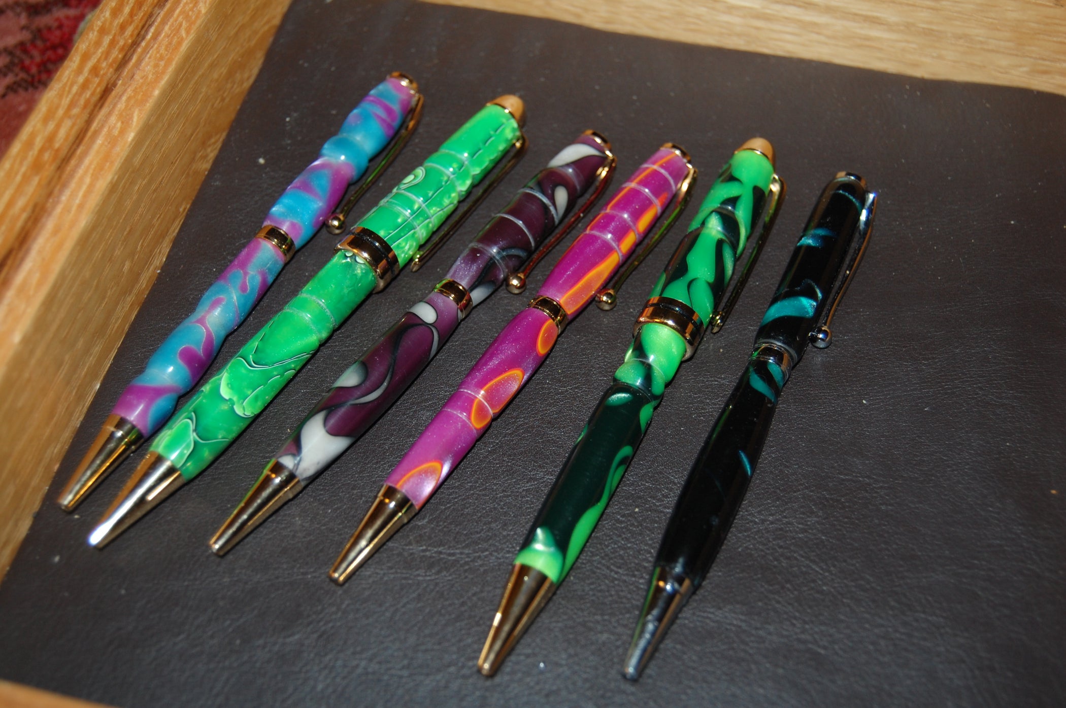 Guide to Turning Acrylic Pens (Video Guide) 10 Steps (with Pictures