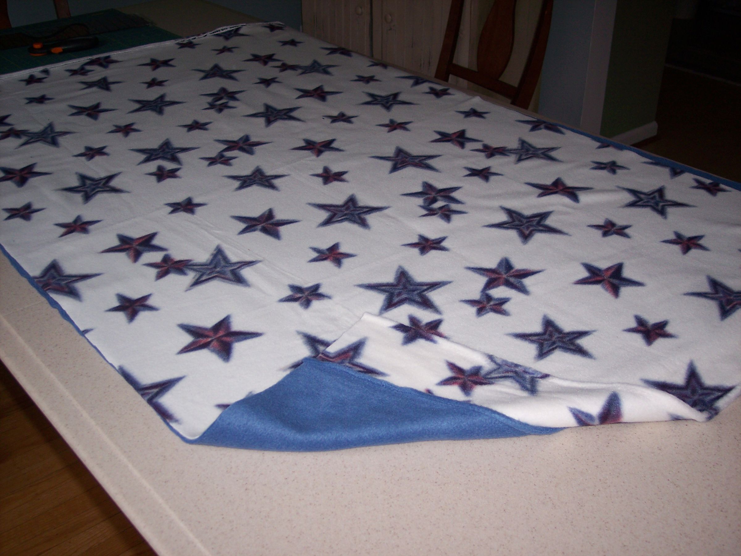 How to Make a Tied Fleece Blanket 10 Steps (with Pictures