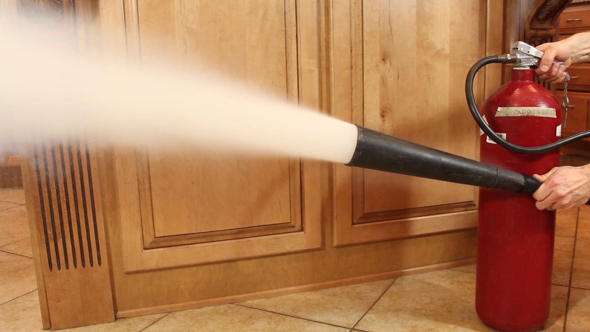 How to Make Dry Ice With a Fire Extinguisher! 5 Steps (with