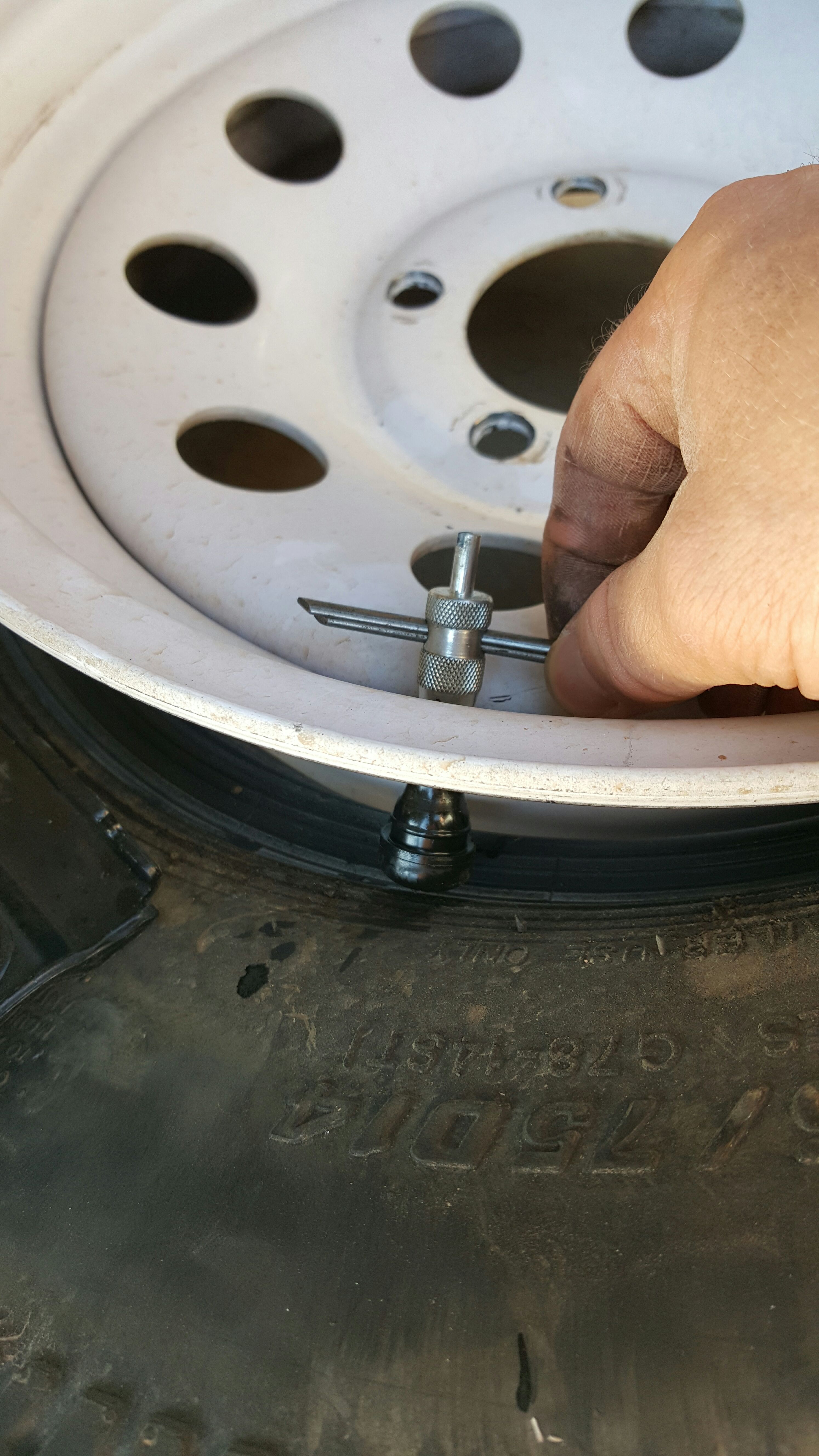 Change a Valve Stem in a Tubeless Tire. 9 Steps (with Pictures