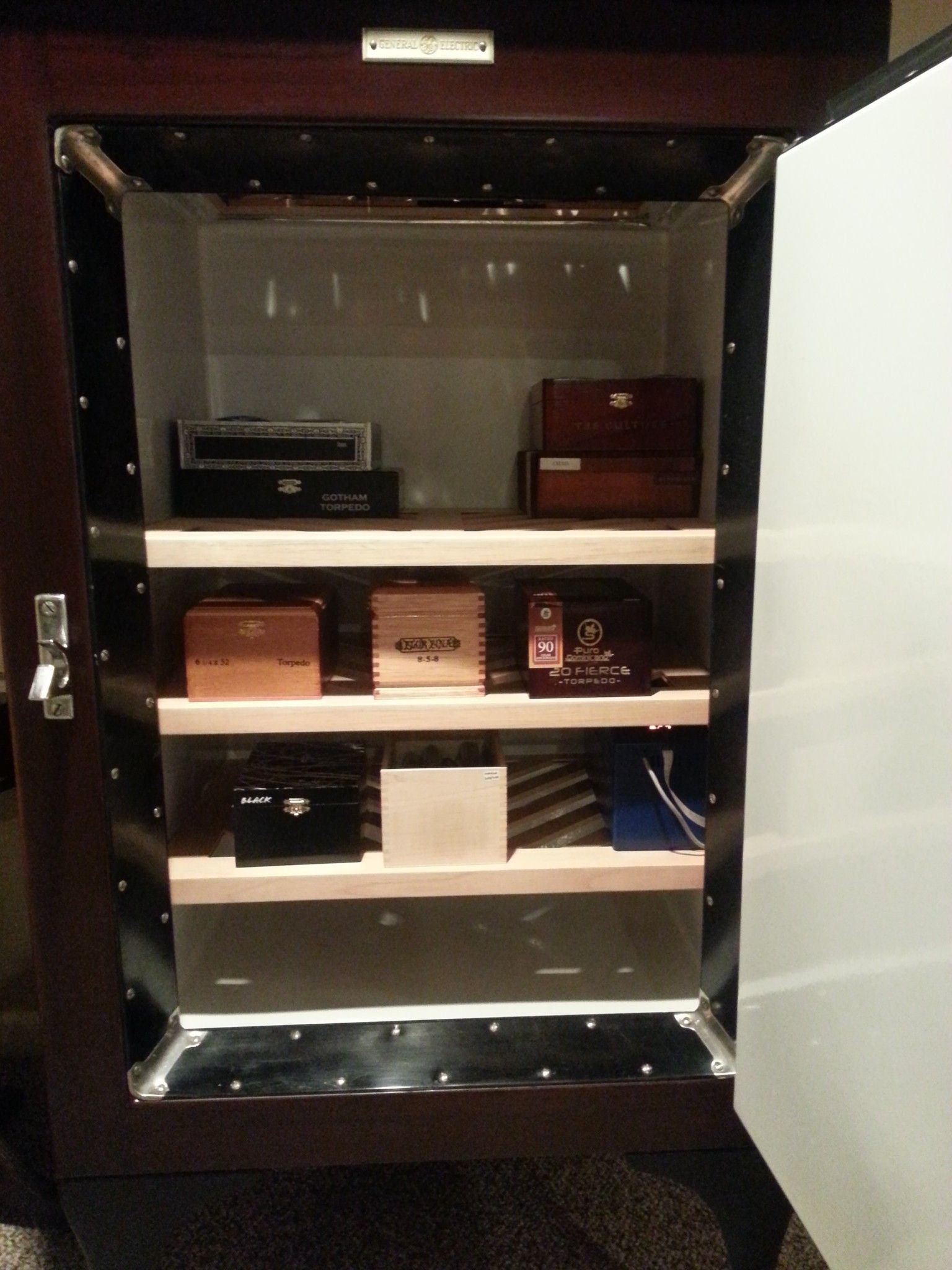Frigador Turn an Old Refrigerator Into a Humidor 3 Steps Instructables