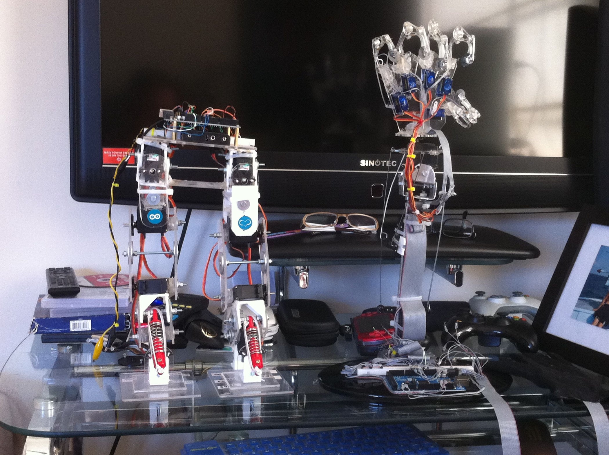 Motion Controlled Robotic Arm : 10 Steps (with Pictures) - Instructables