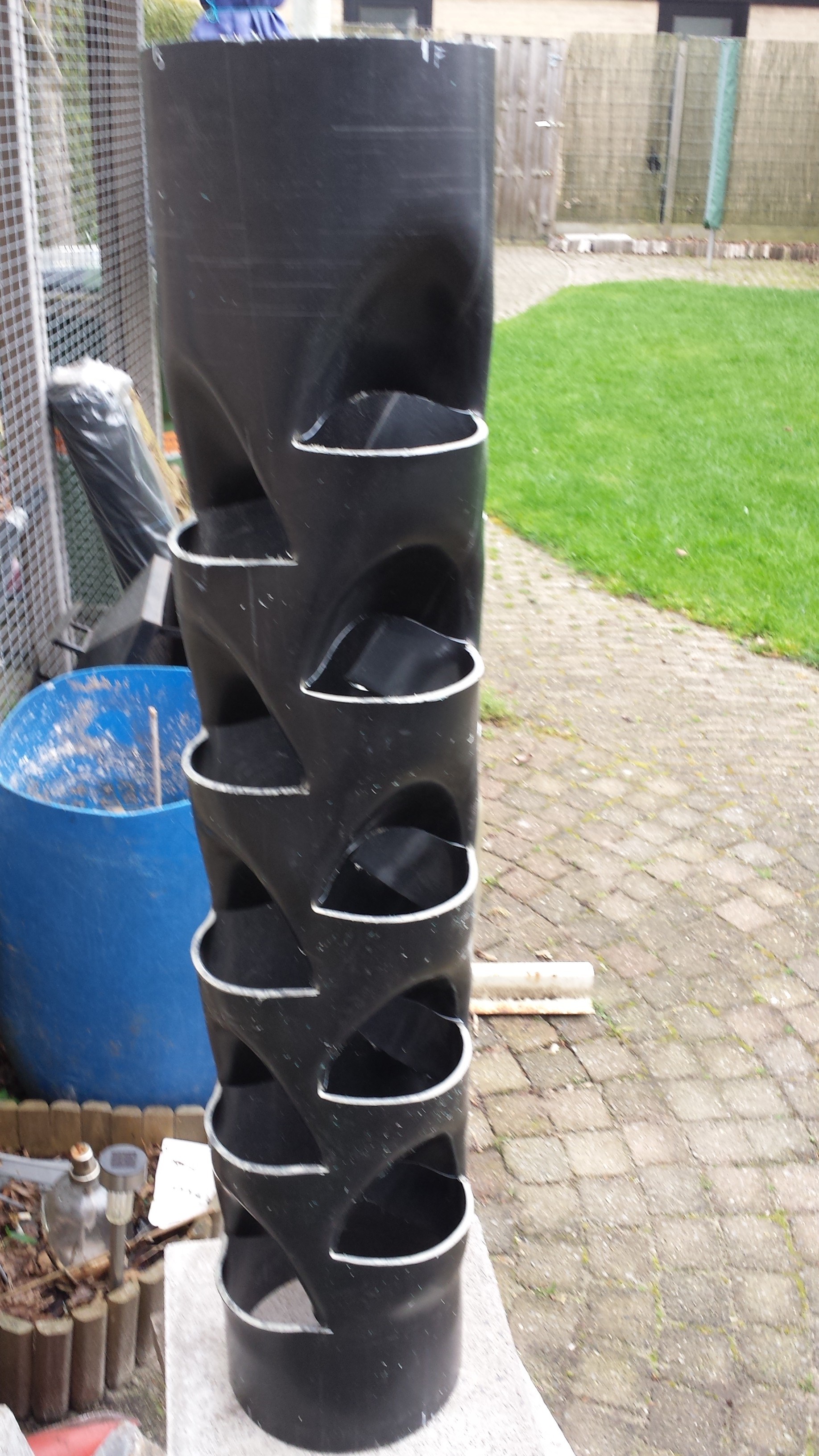 Plant Tower Made Out of PVC Pipe (15 Pockets) 8 Steps (with Pictures