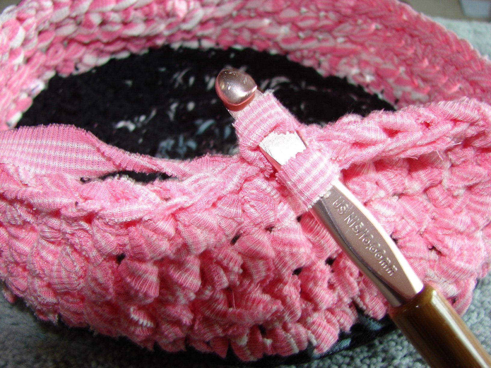 How to Crochet a Basket With Tshirt Yarn 17 Steps Instructables