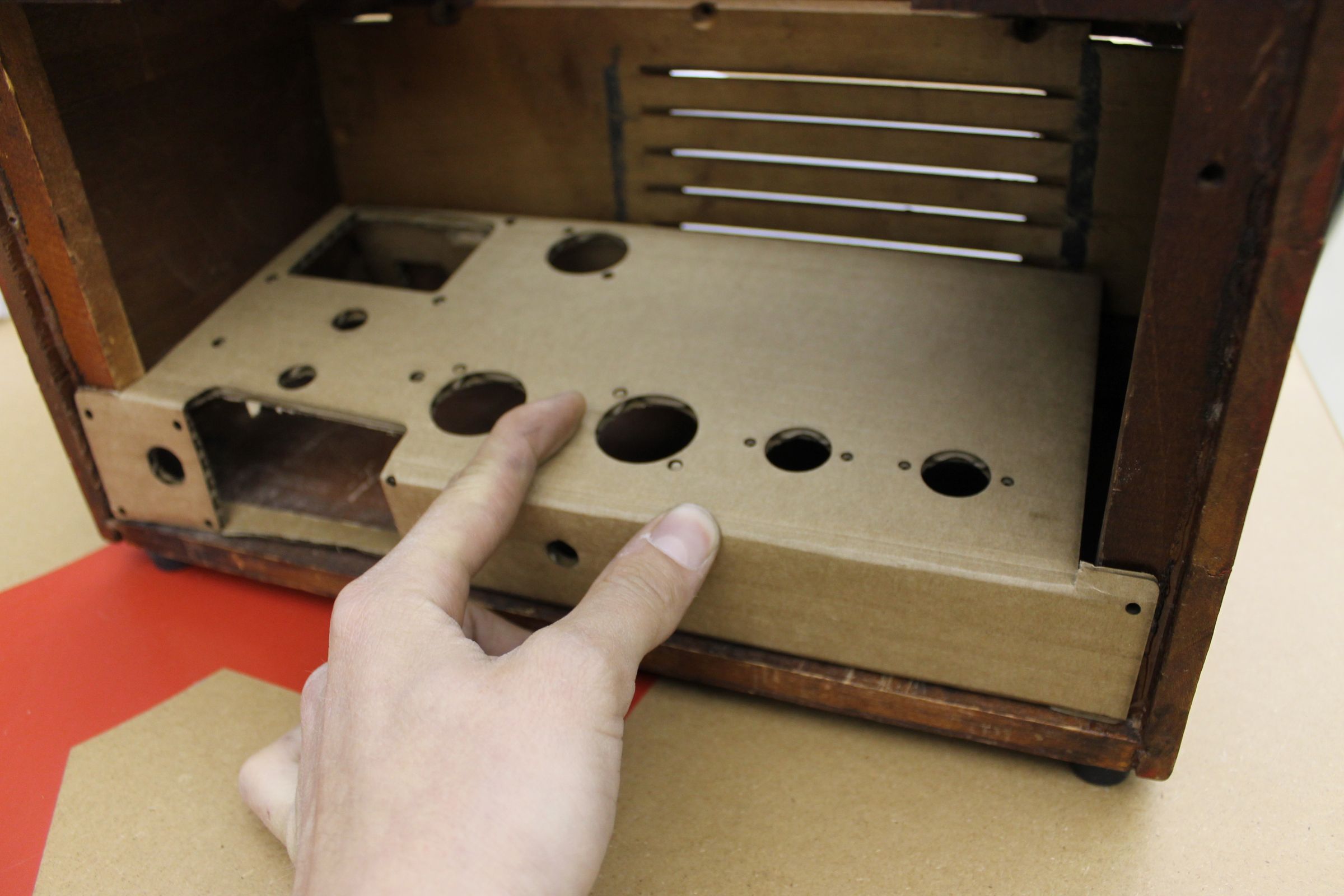 Make a Guitar Amplifier Chassis Out of Sheet Metal 8 Steps