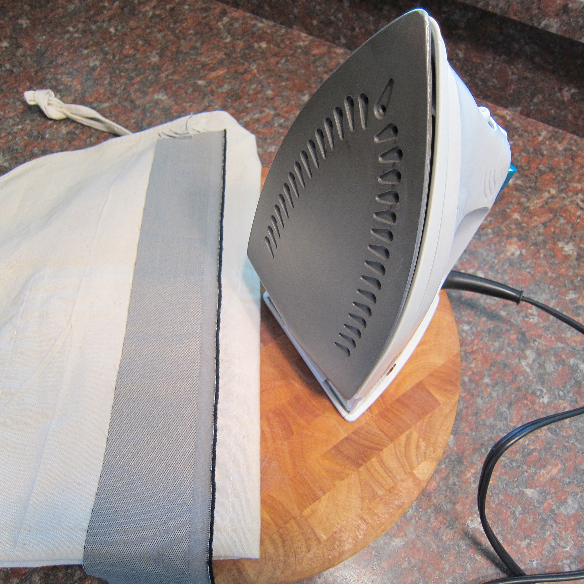 DIY Emergency Blanket From Old Party Balloons 6 Steps (with Pictures