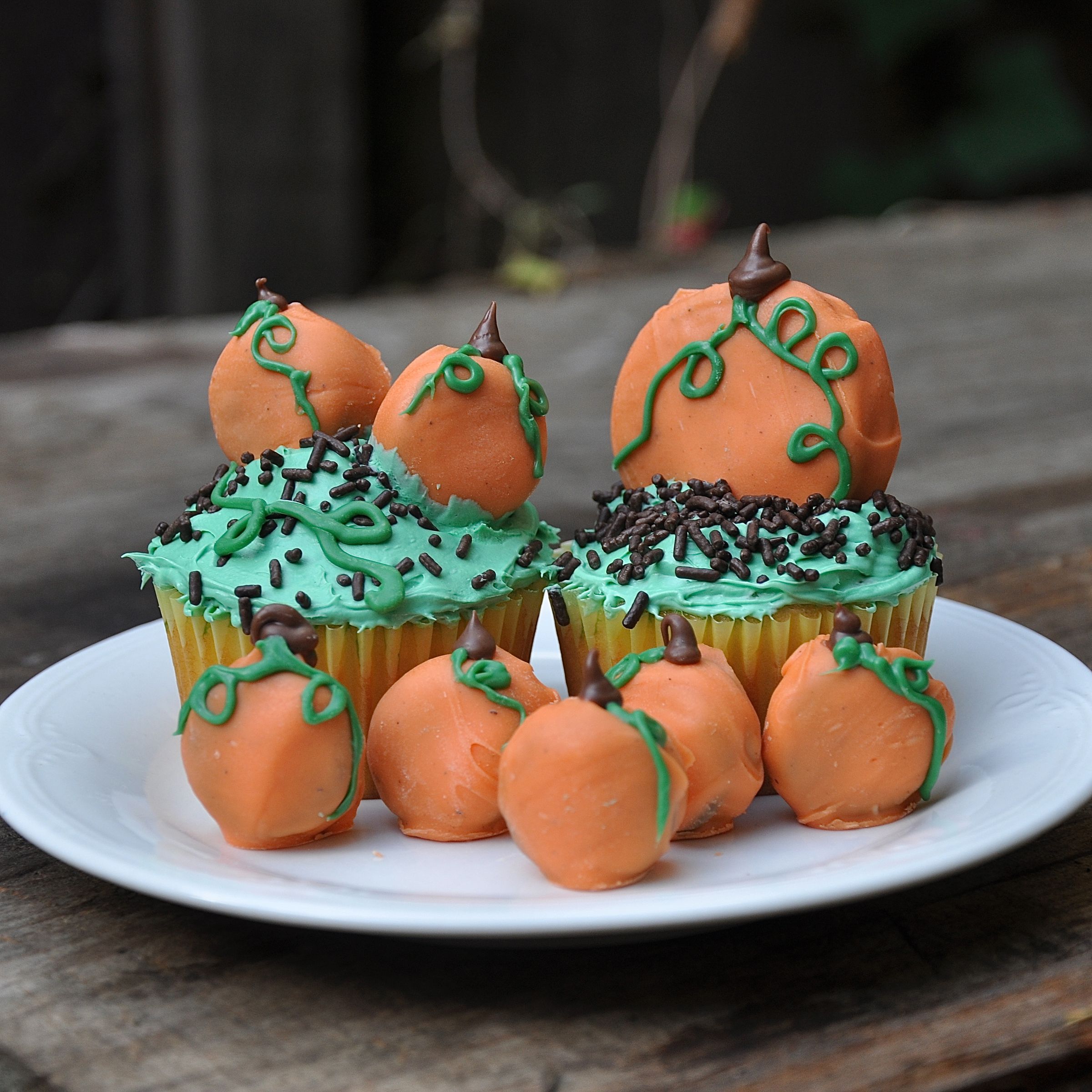 Oreo Pumpkin Patch Cupcakes