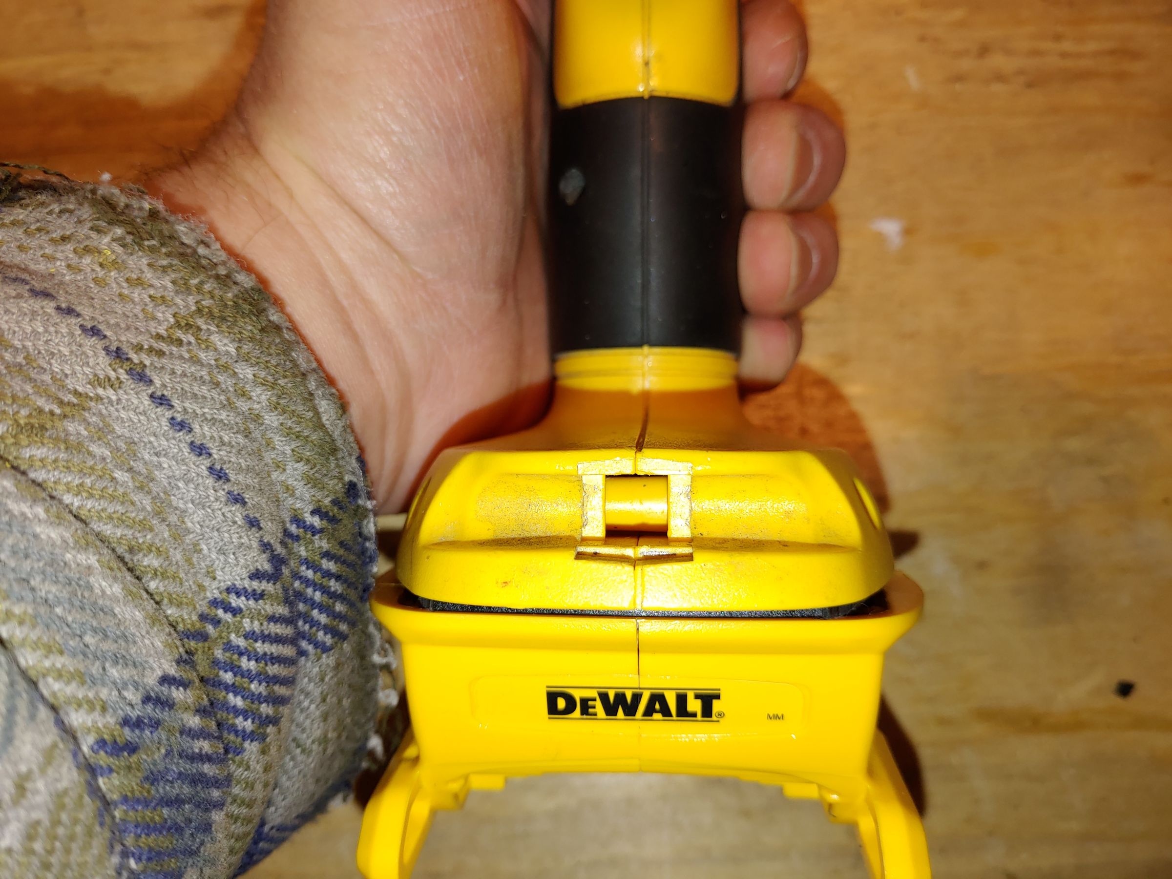 Dewalt 14v Drill With 20v Battery 5 Steps Instructables