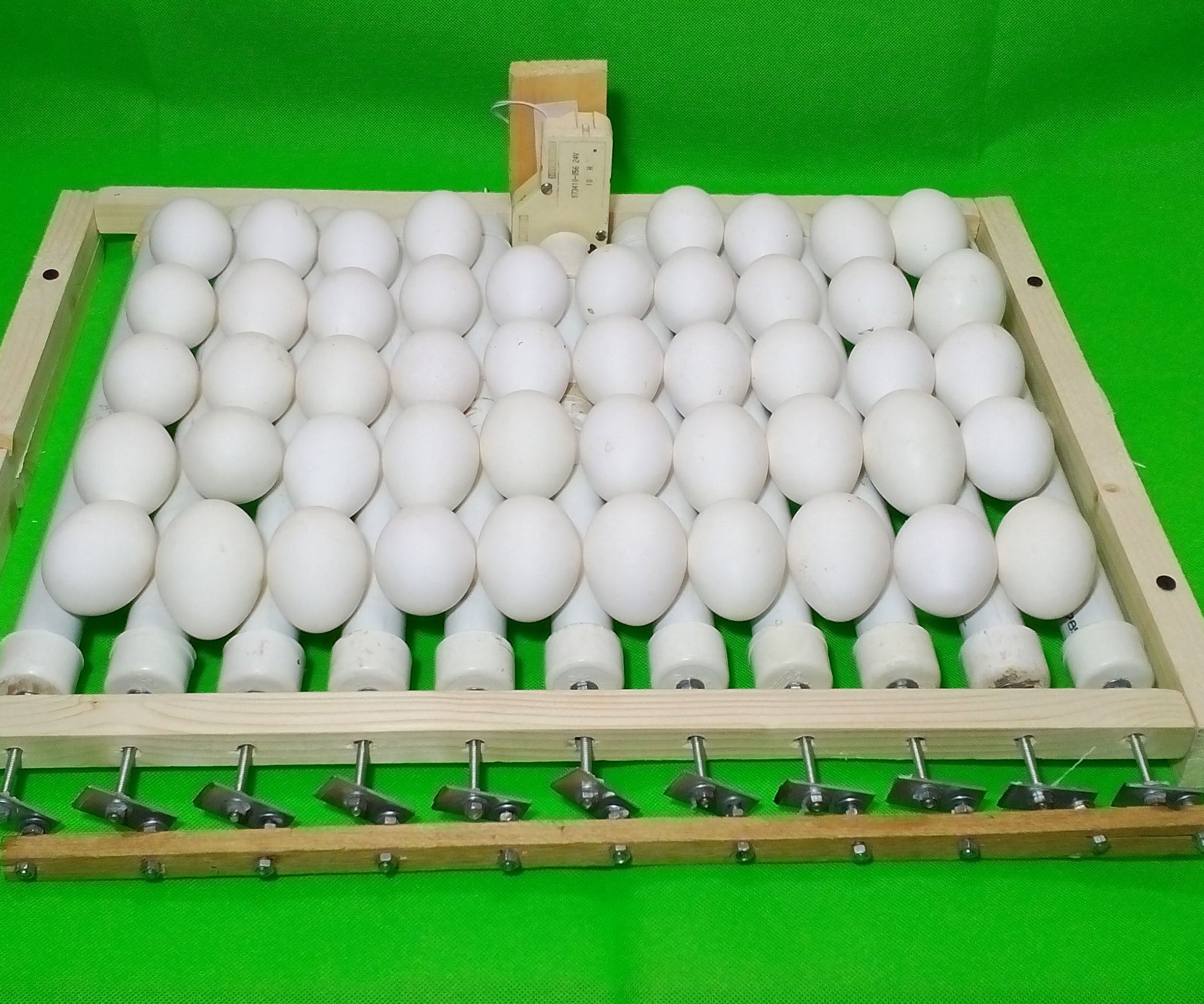 Automatic Egg Turner for Incubator 9 Steps (with Pictures