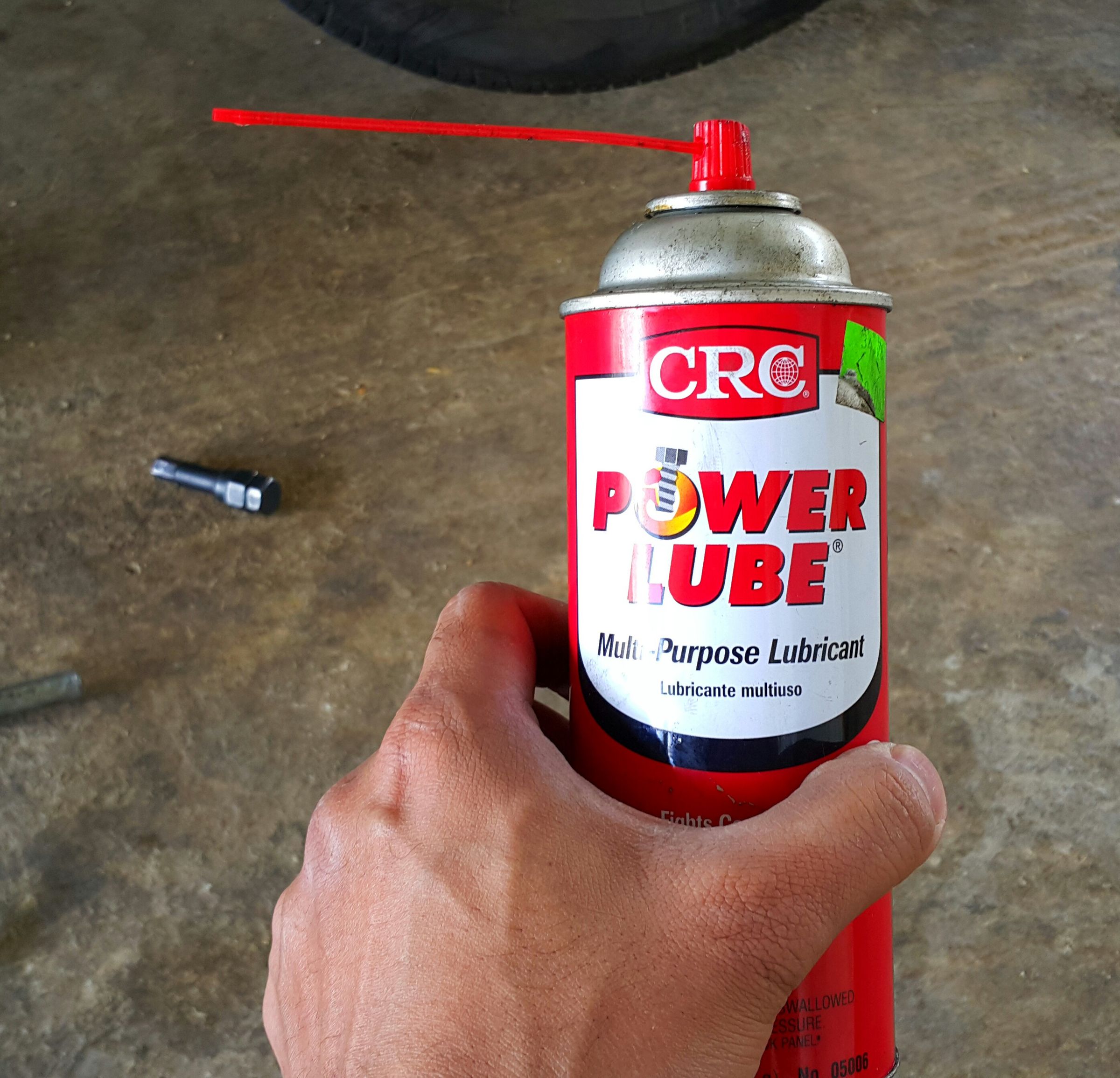 Replacing the Rear Shock Absorbers on a Honda Civic 1999. 4 Steps