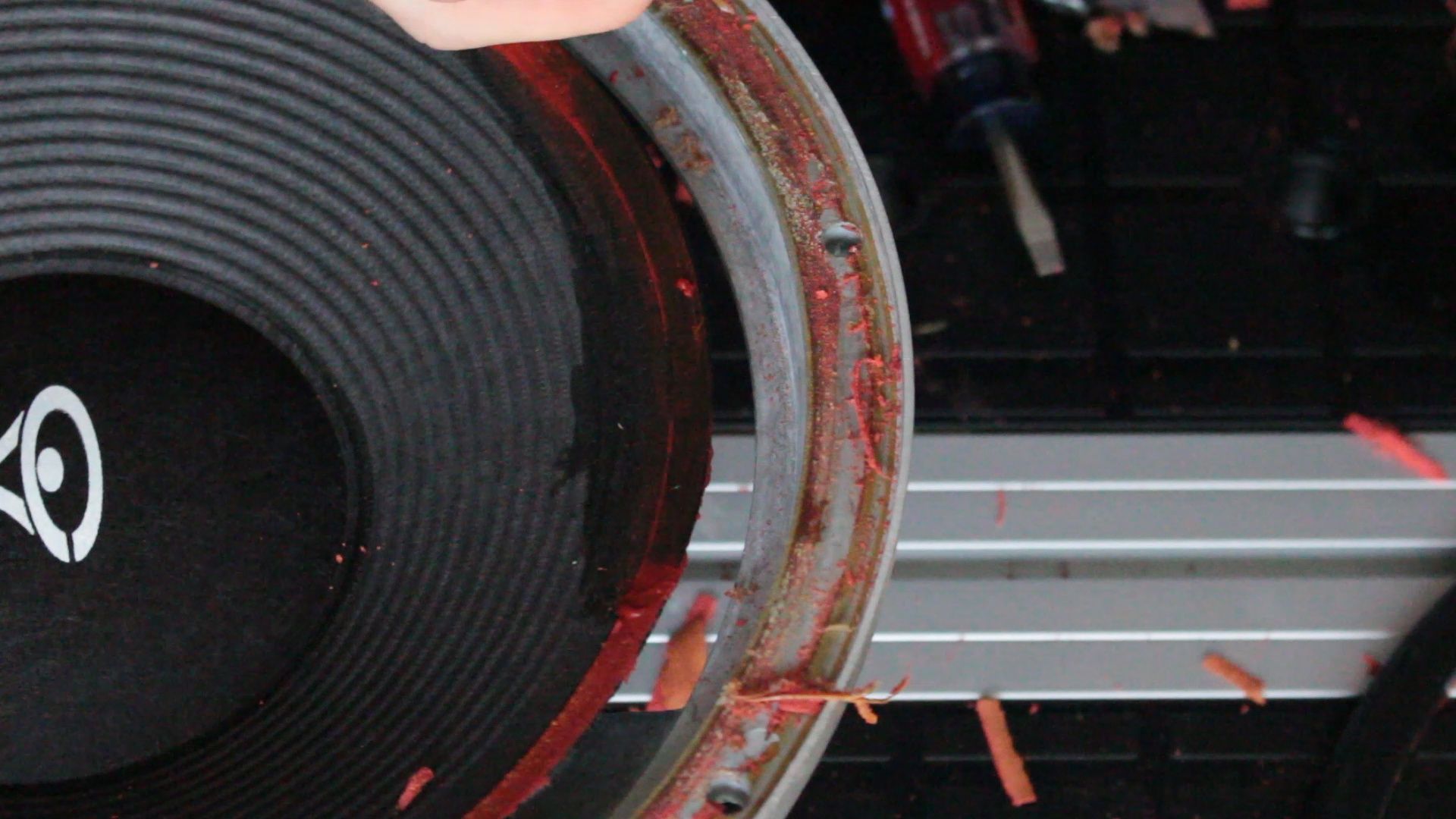 Fix a Speaker by Replacing the Foam Edge 13 Steps (with Pictures