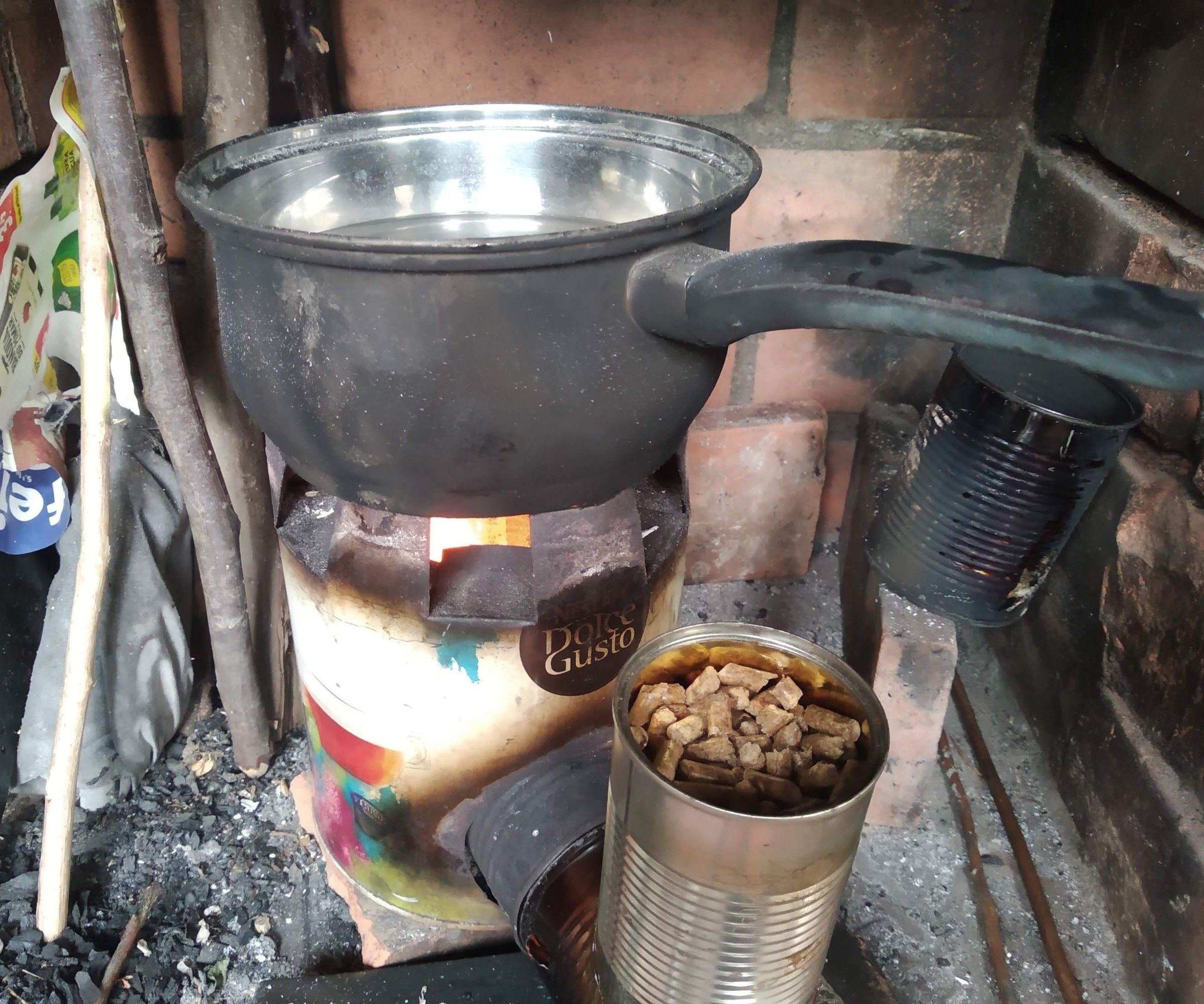 tin can rocket stove on pellets (gravity fed) DIY Project DIY Project Image