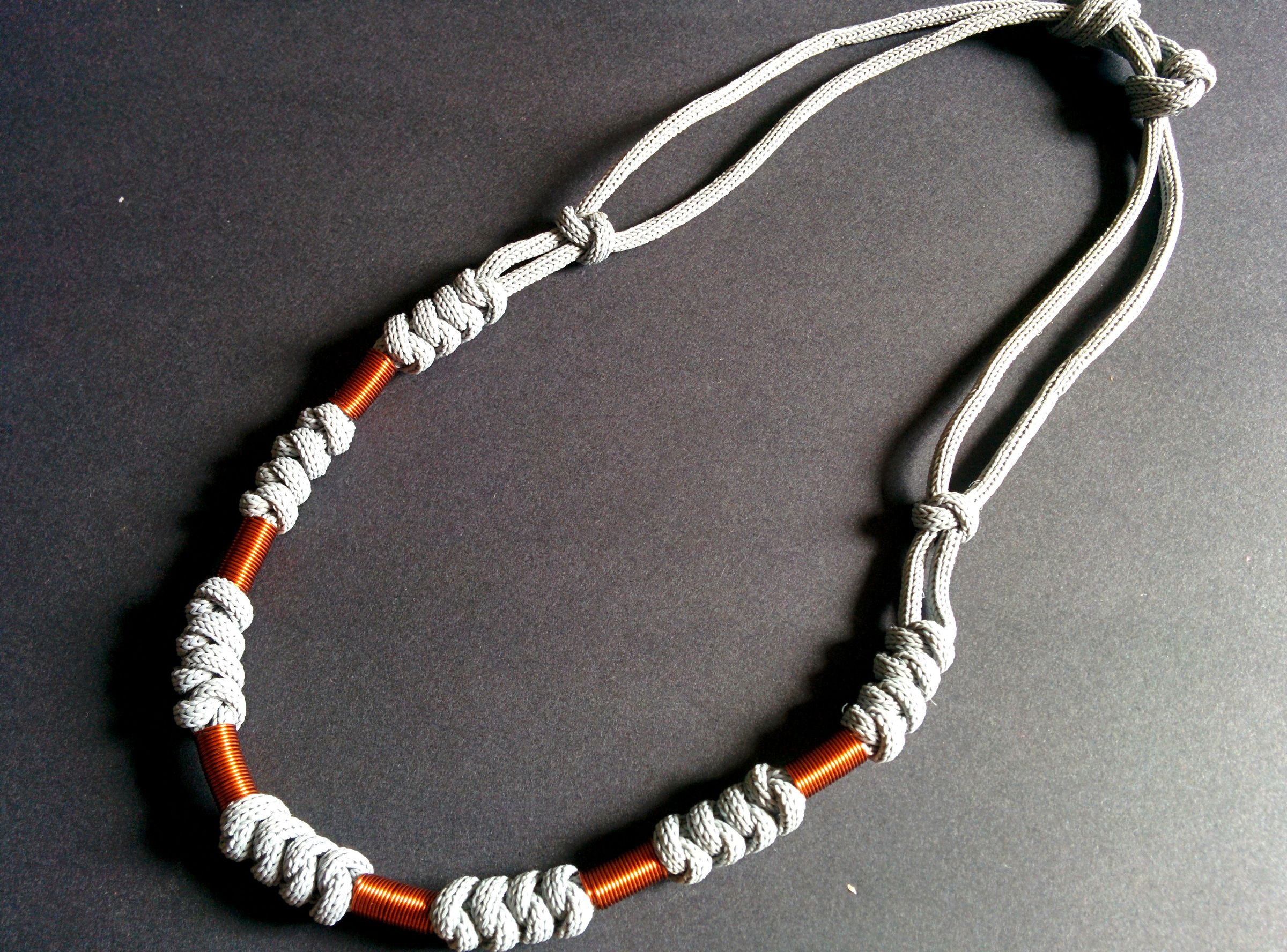 Making Paracord and Wire Necklace : 4 