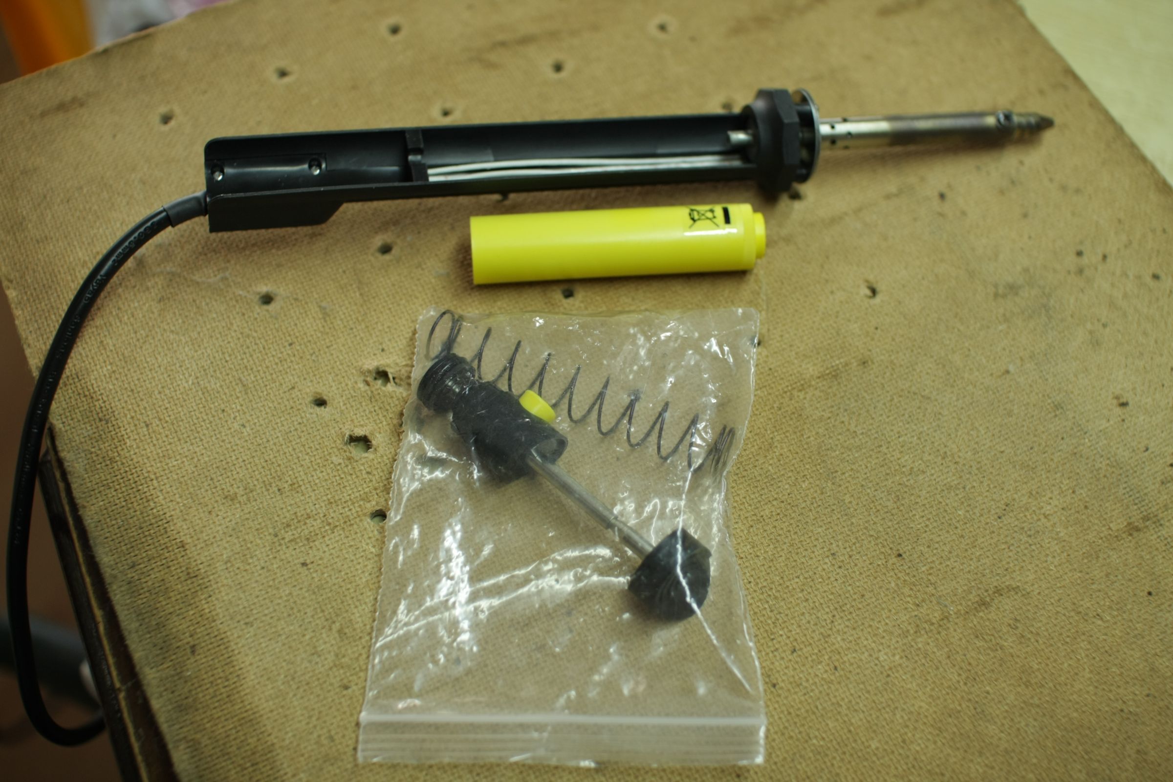 Hot Air Soldering Gun From a Desoldering Iron With a Vaccume Pump 6