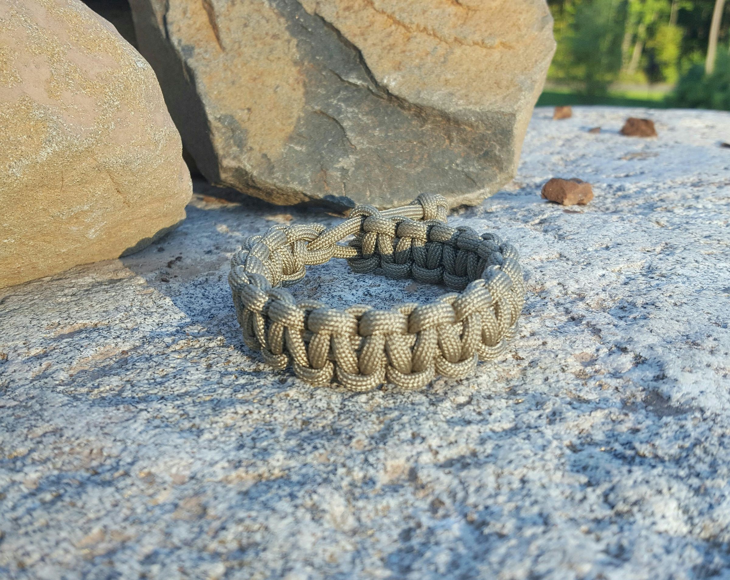 Mad Max Style Paracord Bracelet 6 Steps Instructables