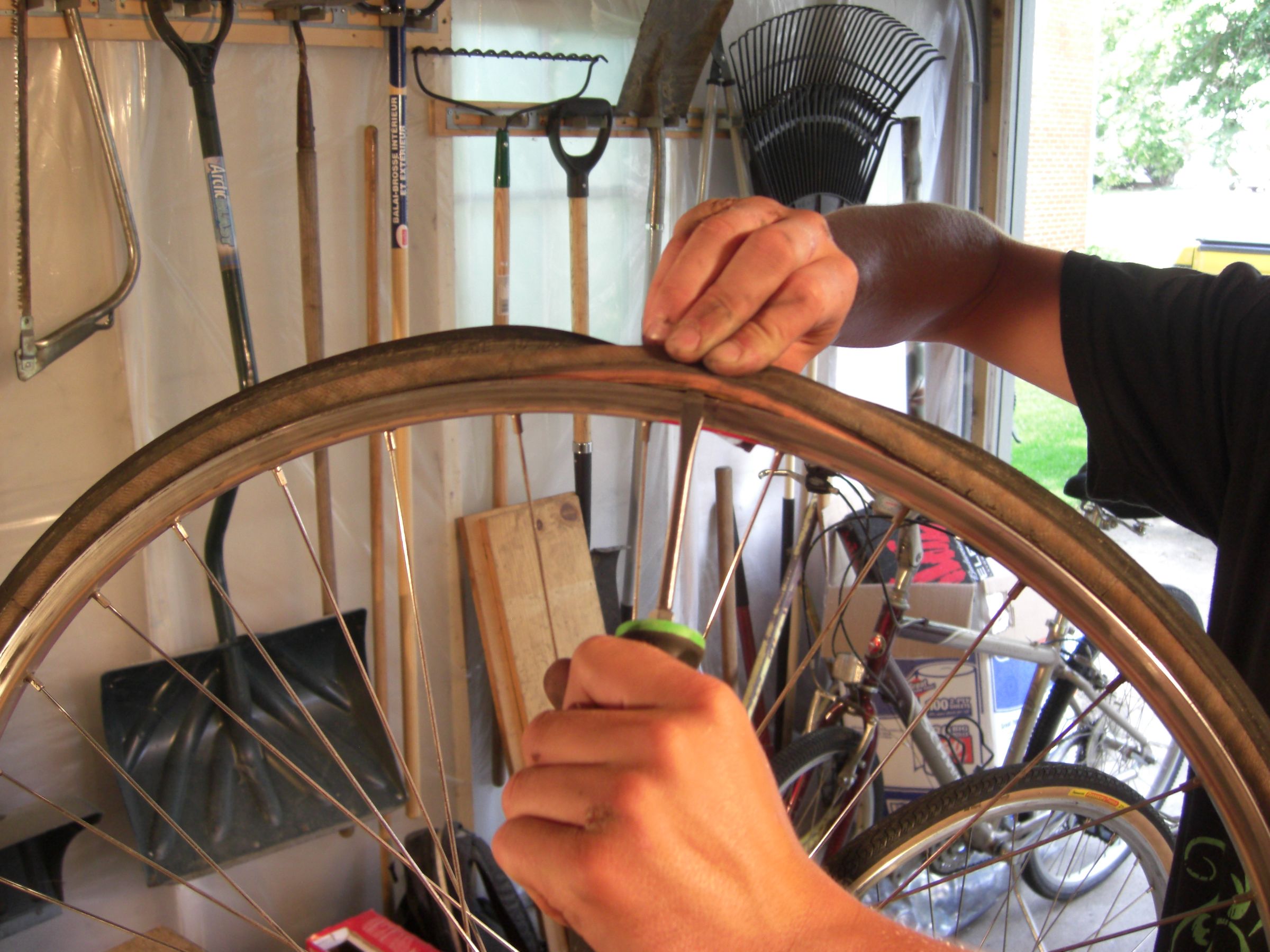 Replacing Bike Tire and Tube on a Road Bike 5 Steps Instructables