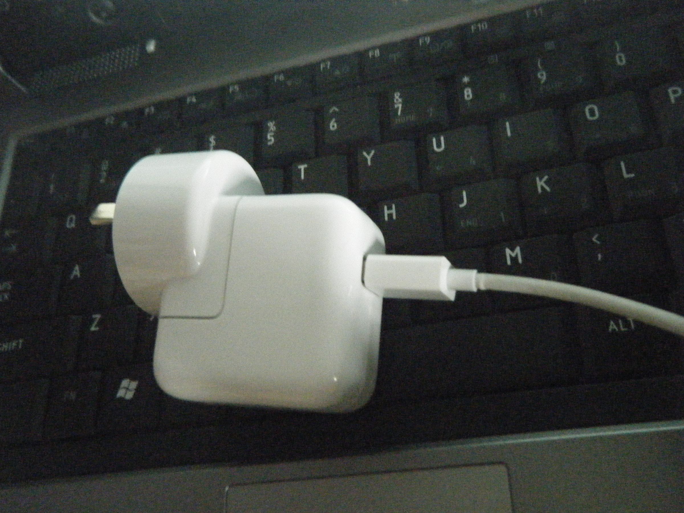 Make Your IPhone Charger Hold / Display Your Phone 8 Steps (with