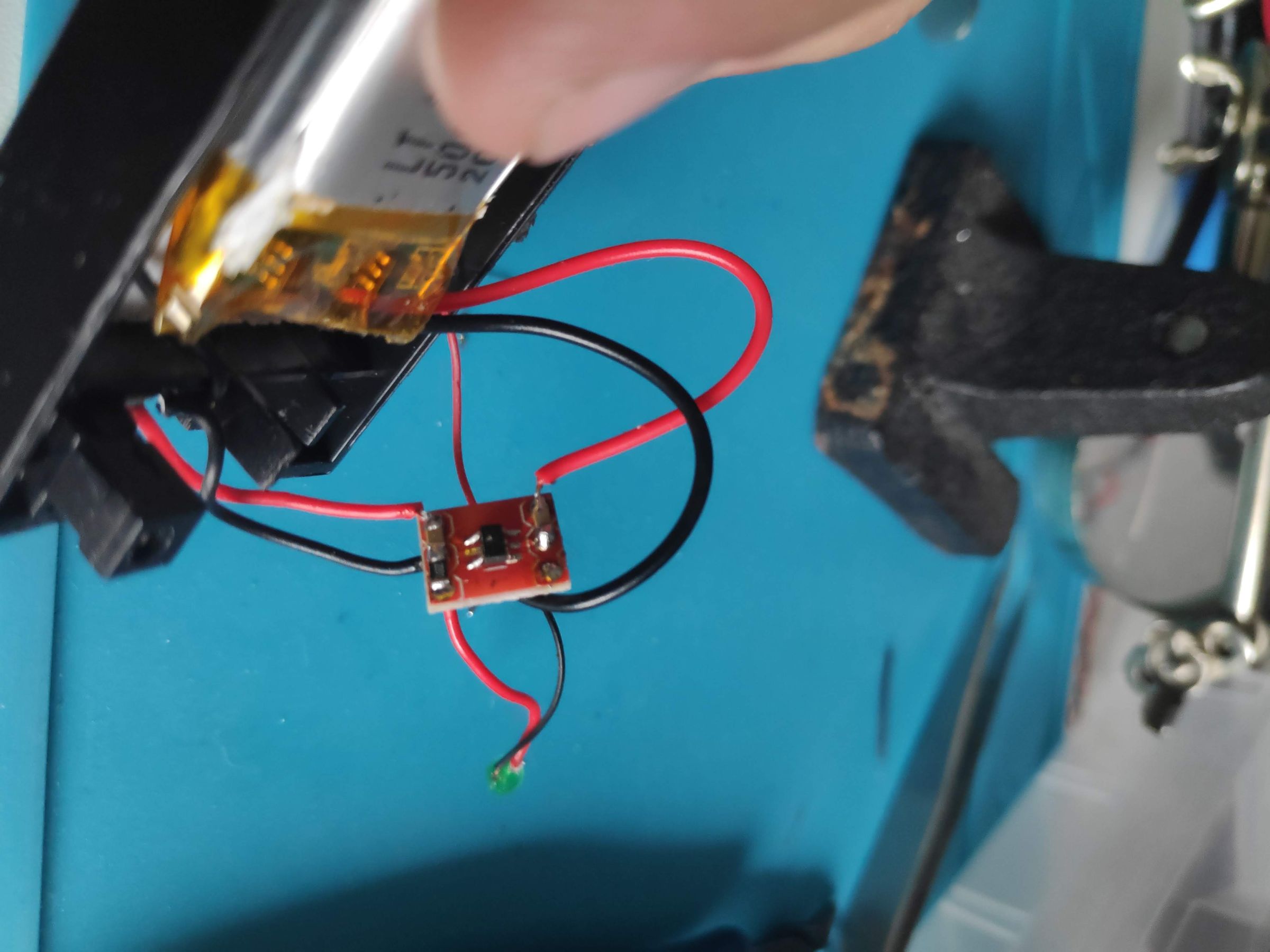 Recycling an Xbox 360 Remote Battery to LiIon Power 11 Steps